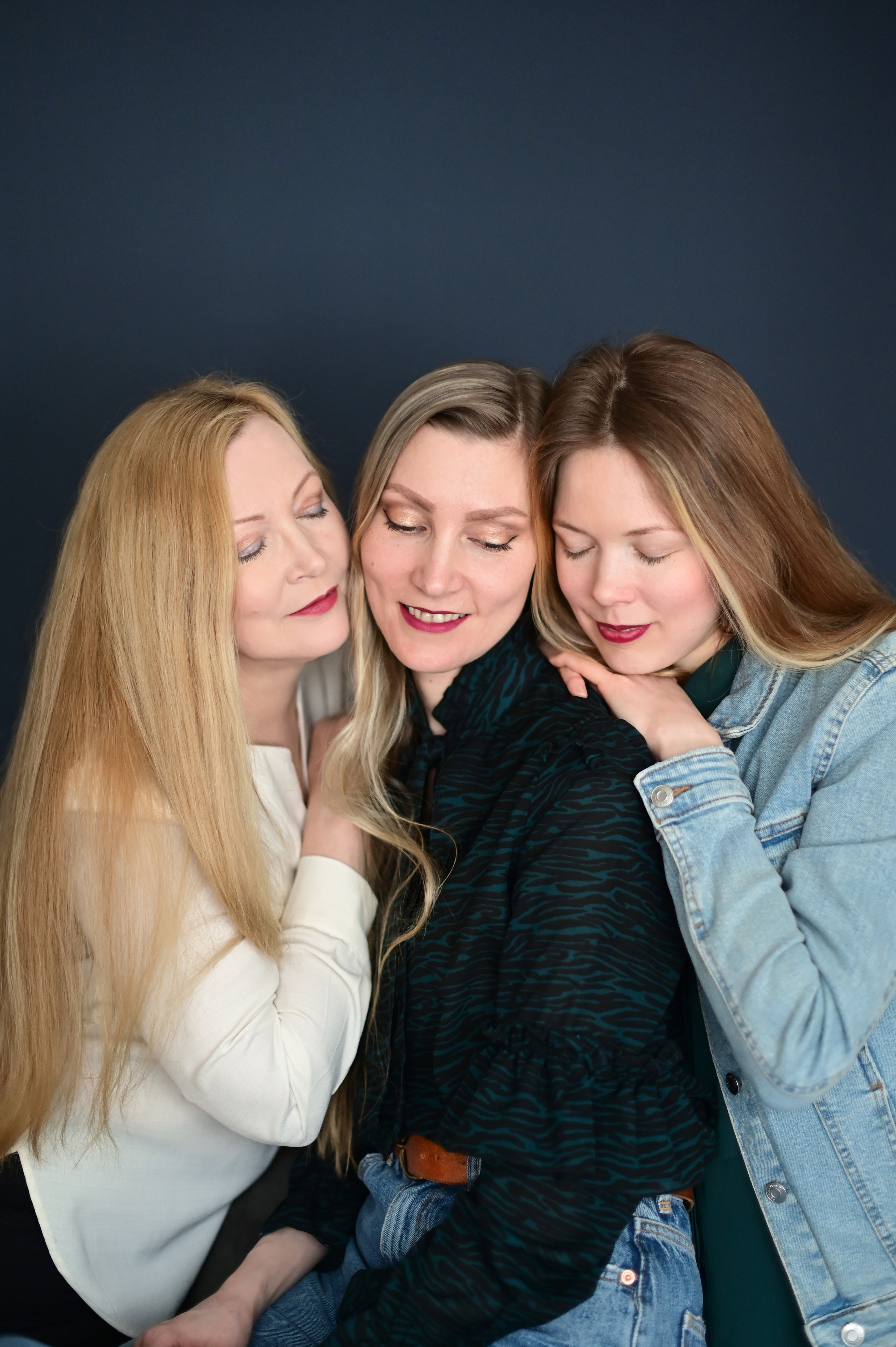 Семейная съёмка. Домашняя фотостудия у фотографа дома. Детский и семейный фотограф в финляндии дина пулкка. контент фотограф