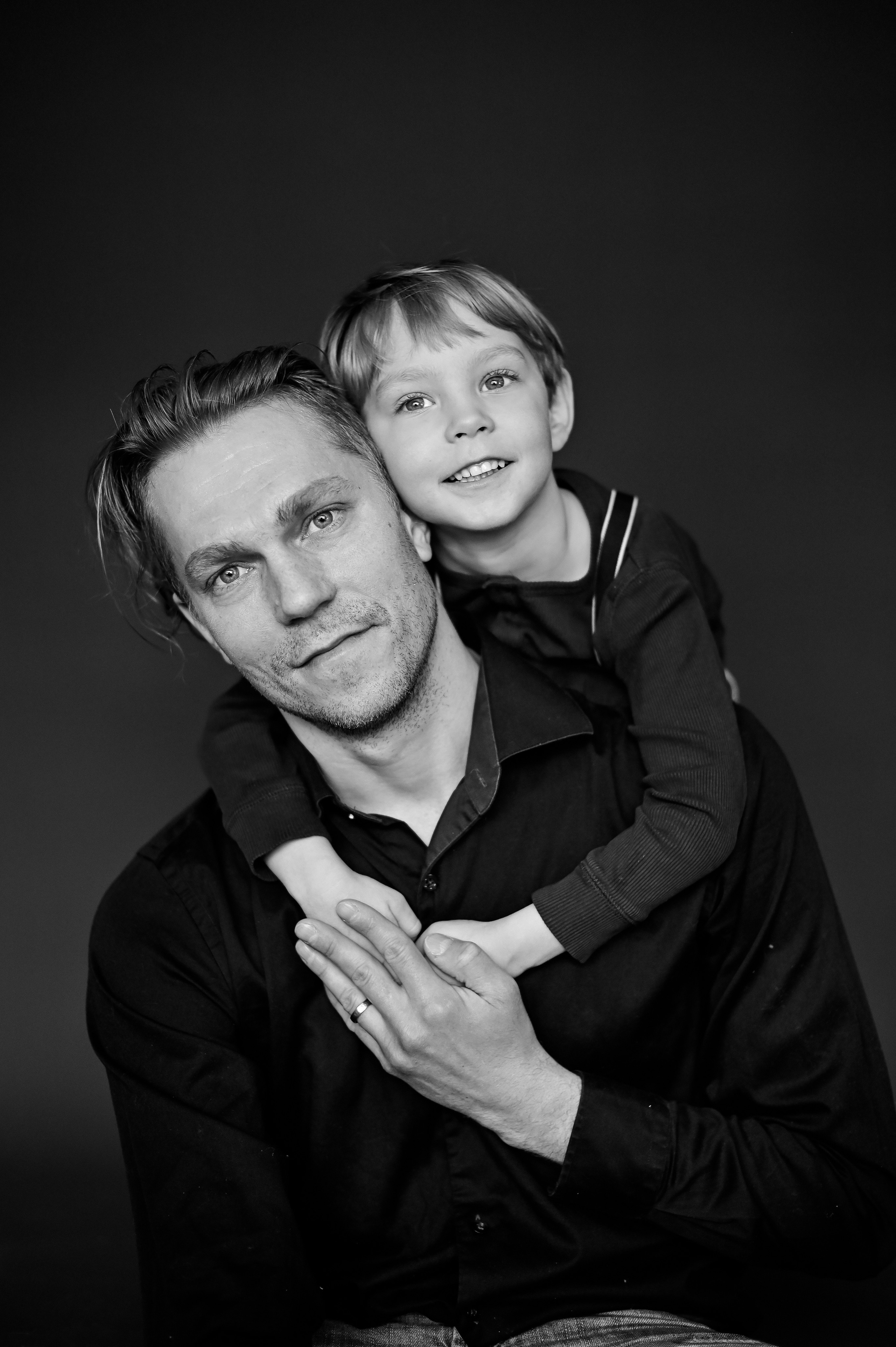 Семейная съёмка. Домашняя фотостудия у фотографа дома. Детский и семейный фотограф в финляндии дина пулкка. контент фотограф