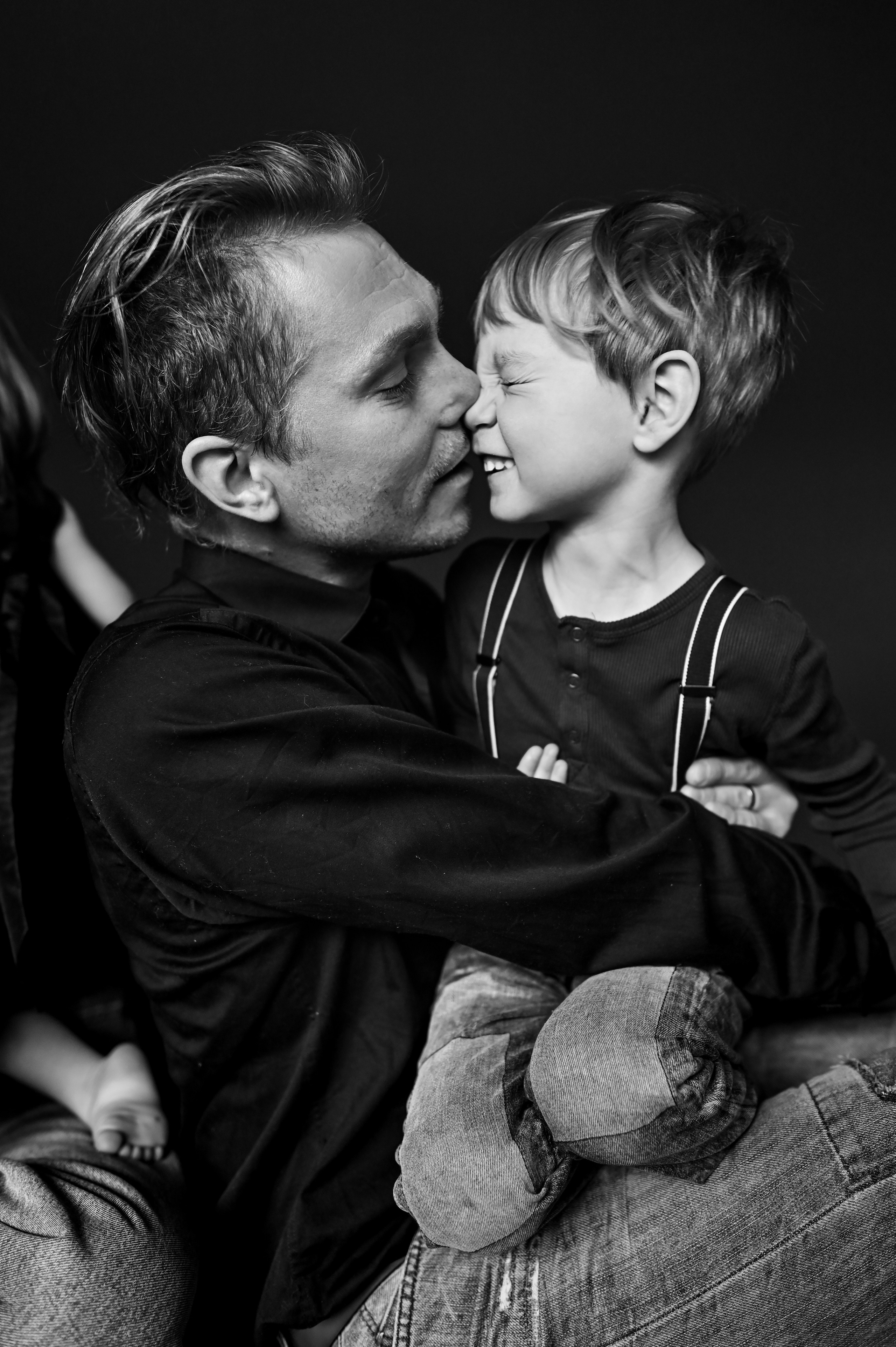 Семейная съёмка. Домашняя фотостудия у фотографа дома. Детский и семейный фотограф в финляндии дина пулкка. контент фотограф