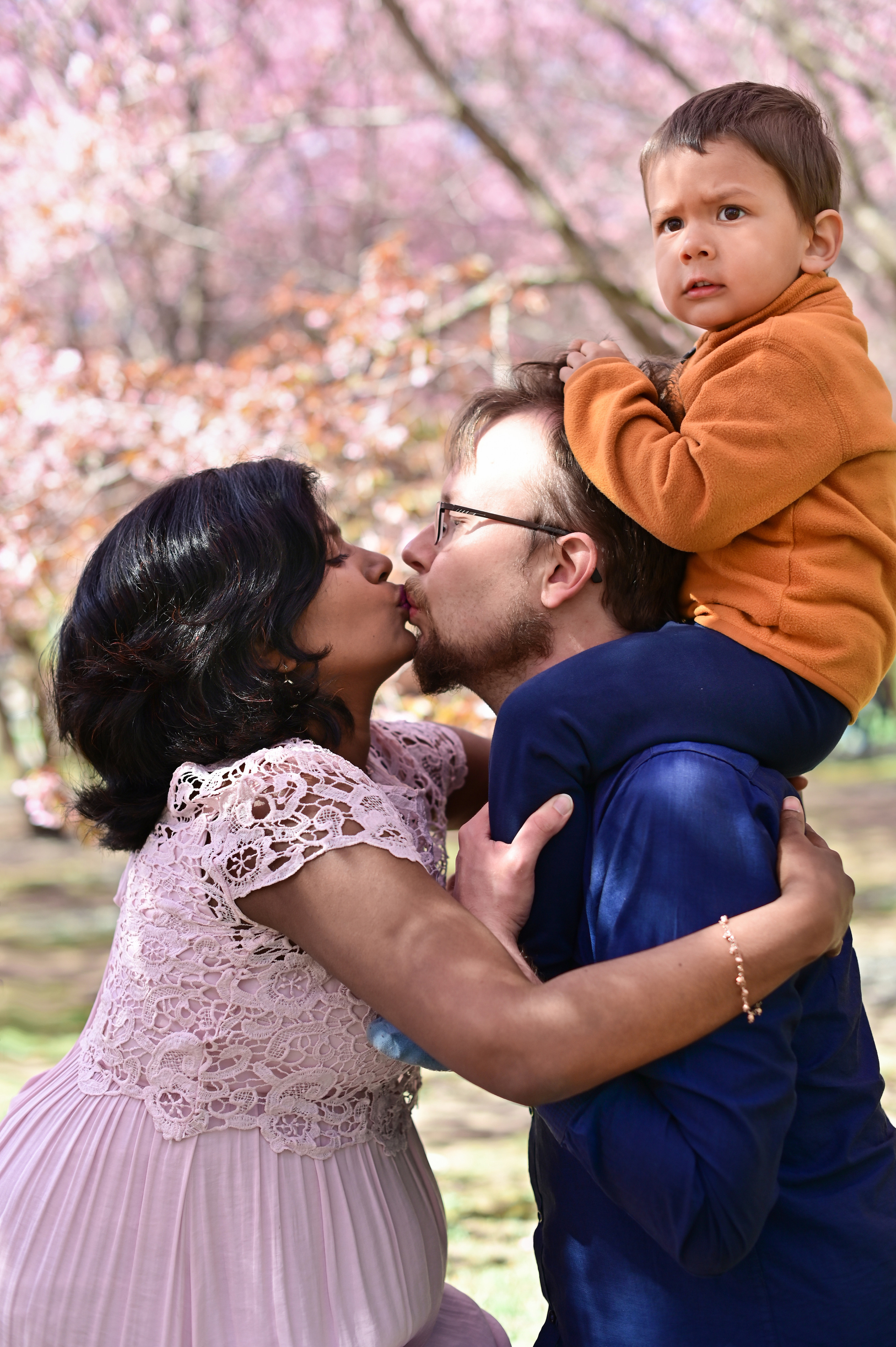 Сакура. Семейная съёмка + в ожидании. Детский и семейный фотограф в финляндии дина пулкка. контент фотограф