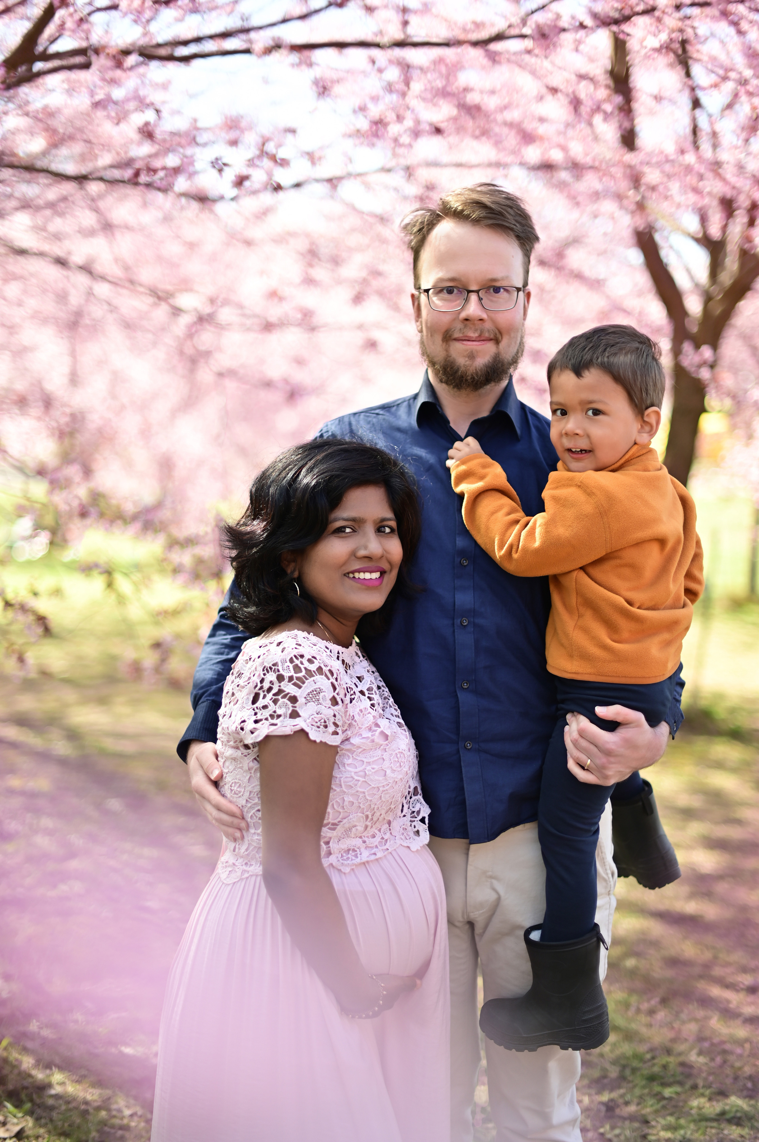 Сакура. Семейная съёмка + в ожидании. Детский и семейный фотограф в финляндии дина пулкка. контент фотограф