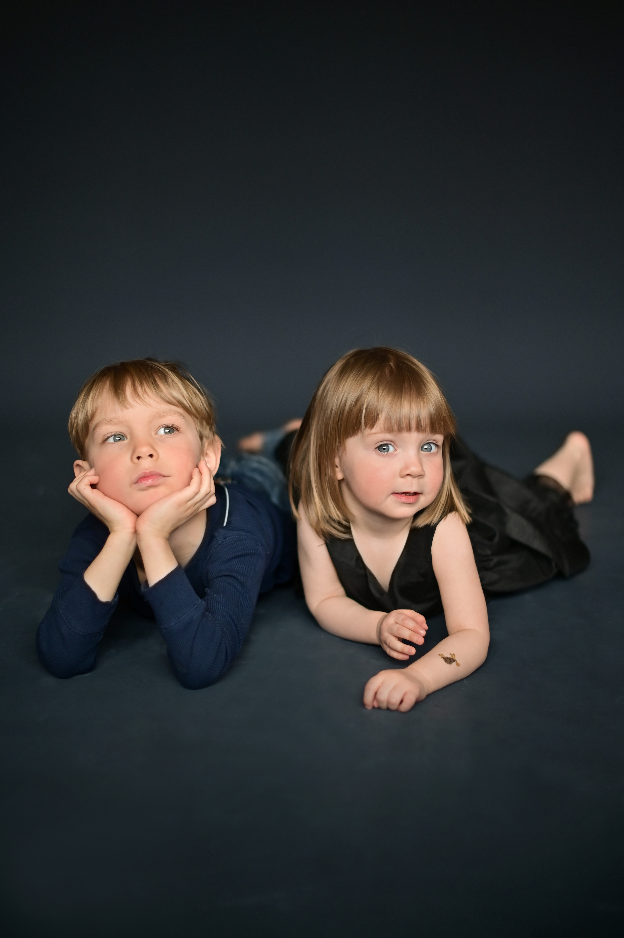 Семейная съёмка. Домашняя фотостудия у фотографа дома. Детский и семейный фотограф в финляндии дина пулкка. контент фотограф