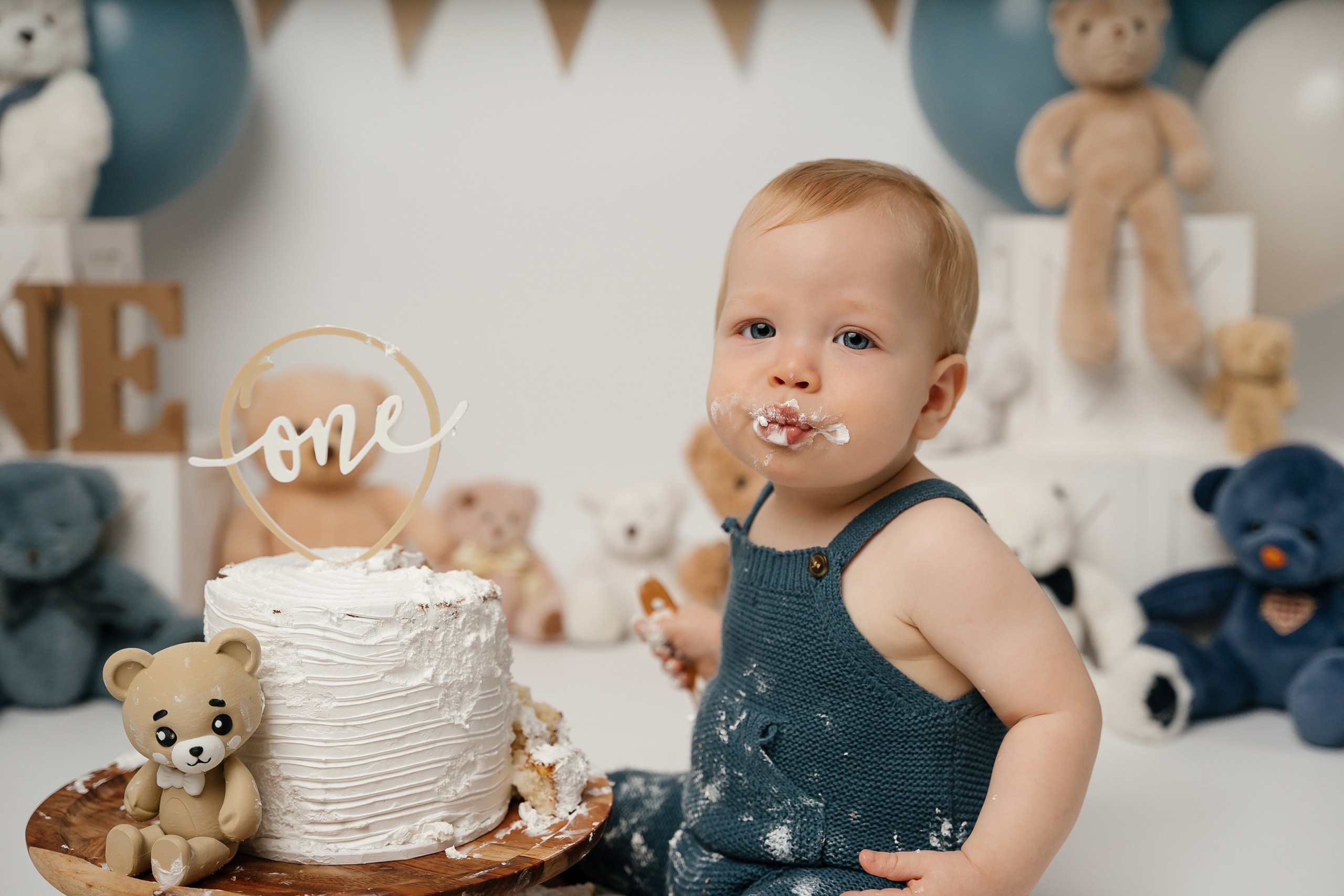 First birthday cake smash session. Newborn and family photographer. Hills District. Sydney