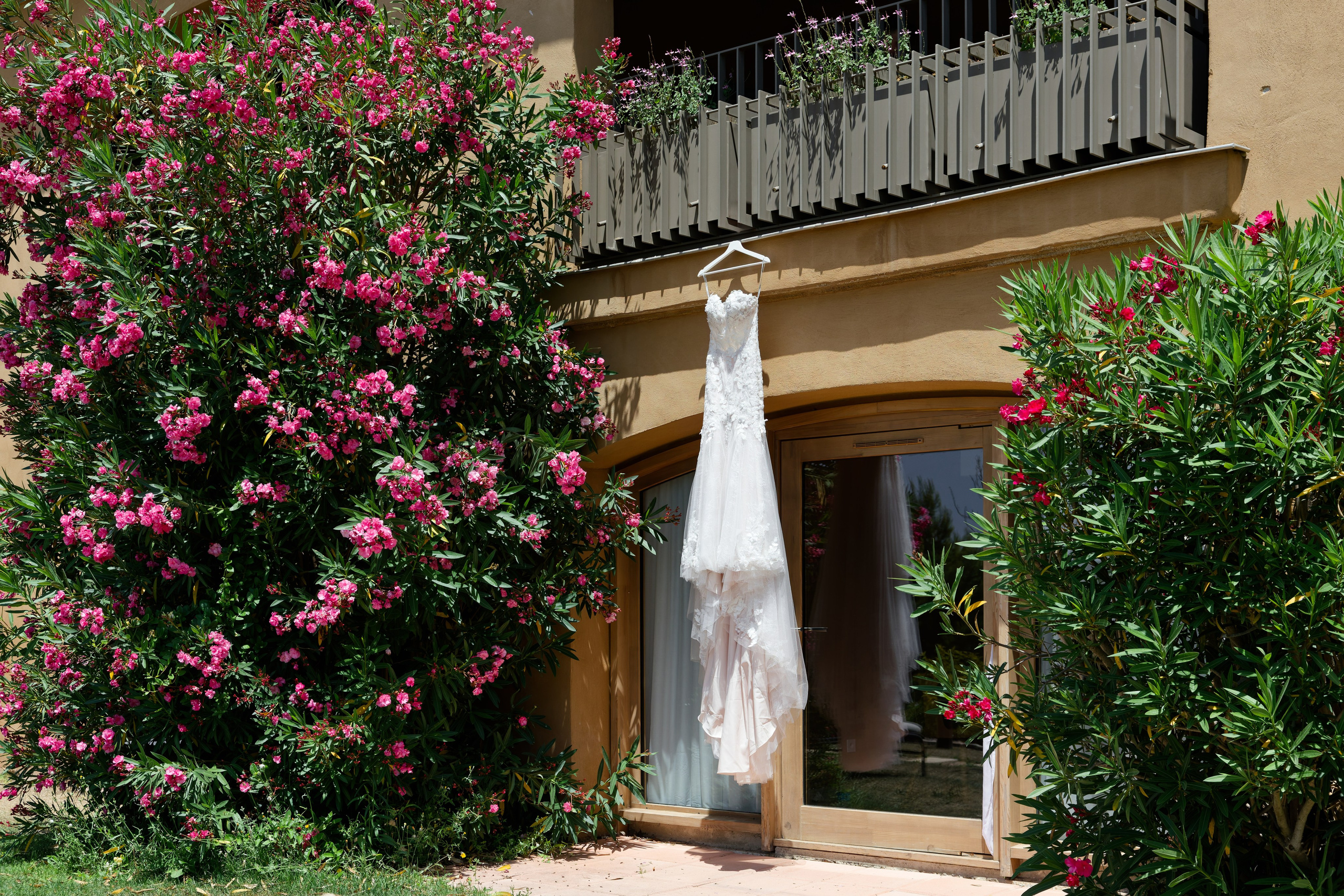 Wedding at Château L’Hospitalet in Narbonne, France. Destination Wedding Photographer — Nikita Burtsev