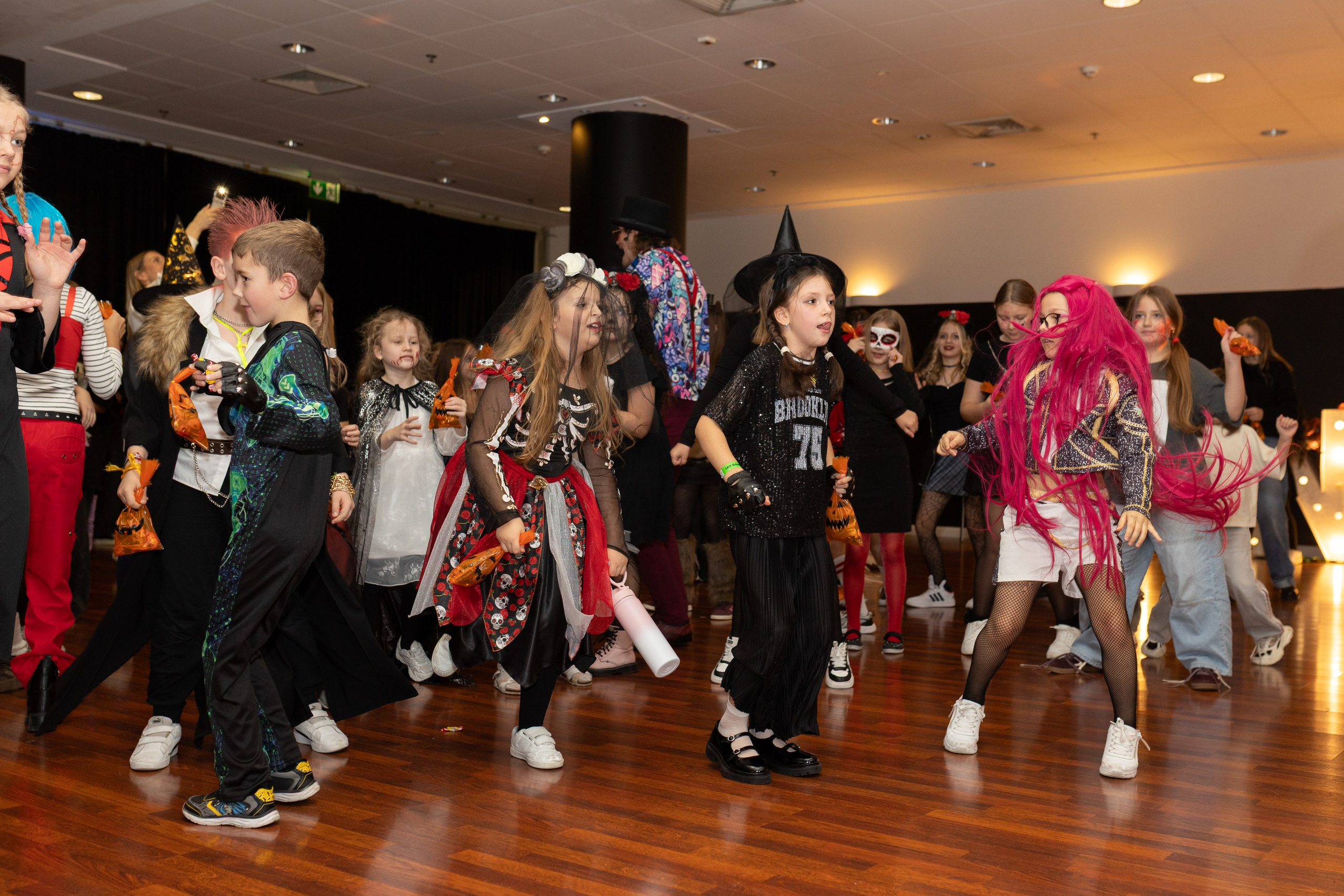 Leo dance studio Helloween 2025. Семейный и детский фотограф в Варшаве Мила Бобровская