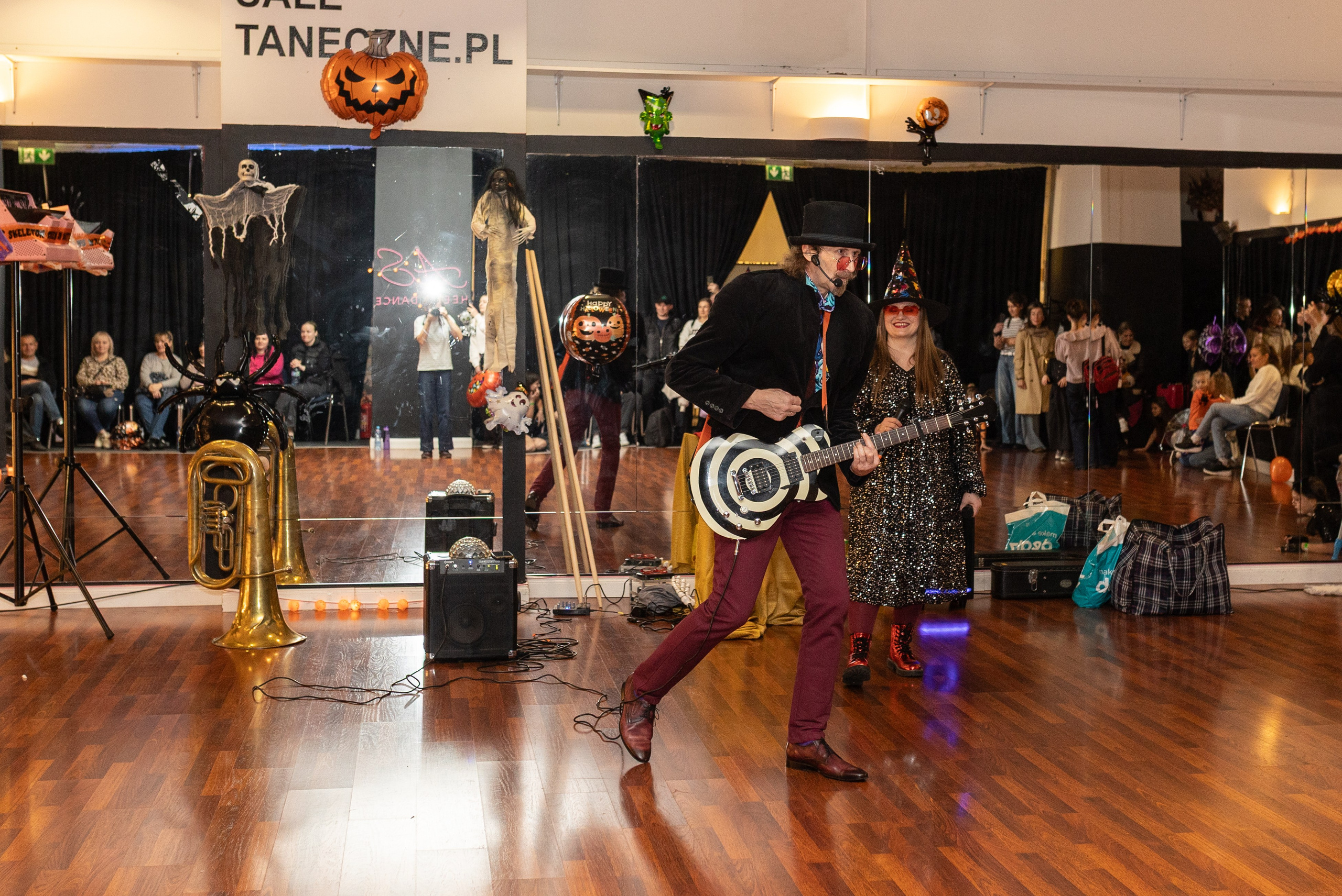 Leo dance studio Helloween 2025. Семейный и детский фотограф в Варшаве Мила Бобровская