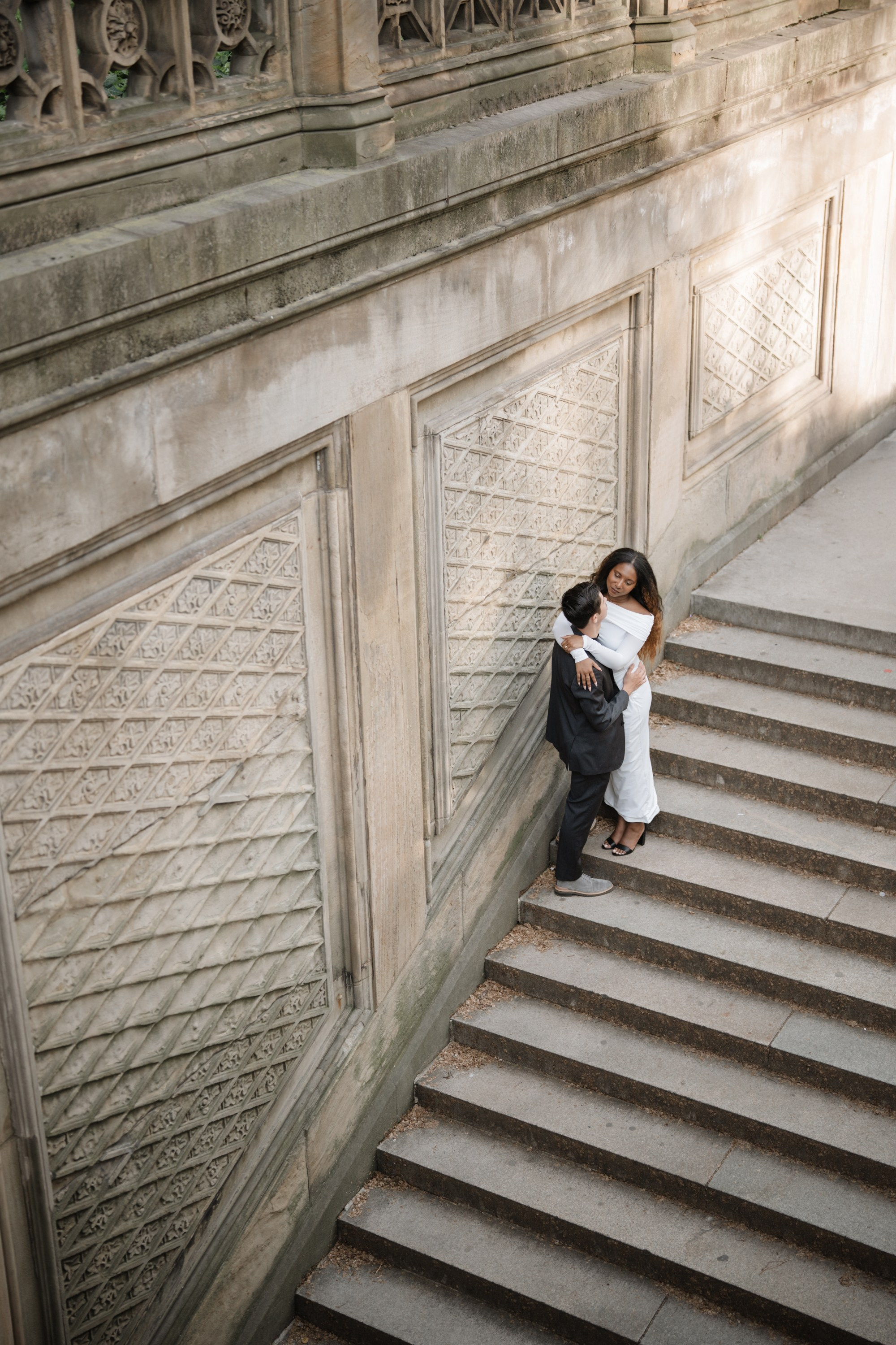 Engagement photo shoot in Central Park in spring. Portrait and wedding photographer in New York
