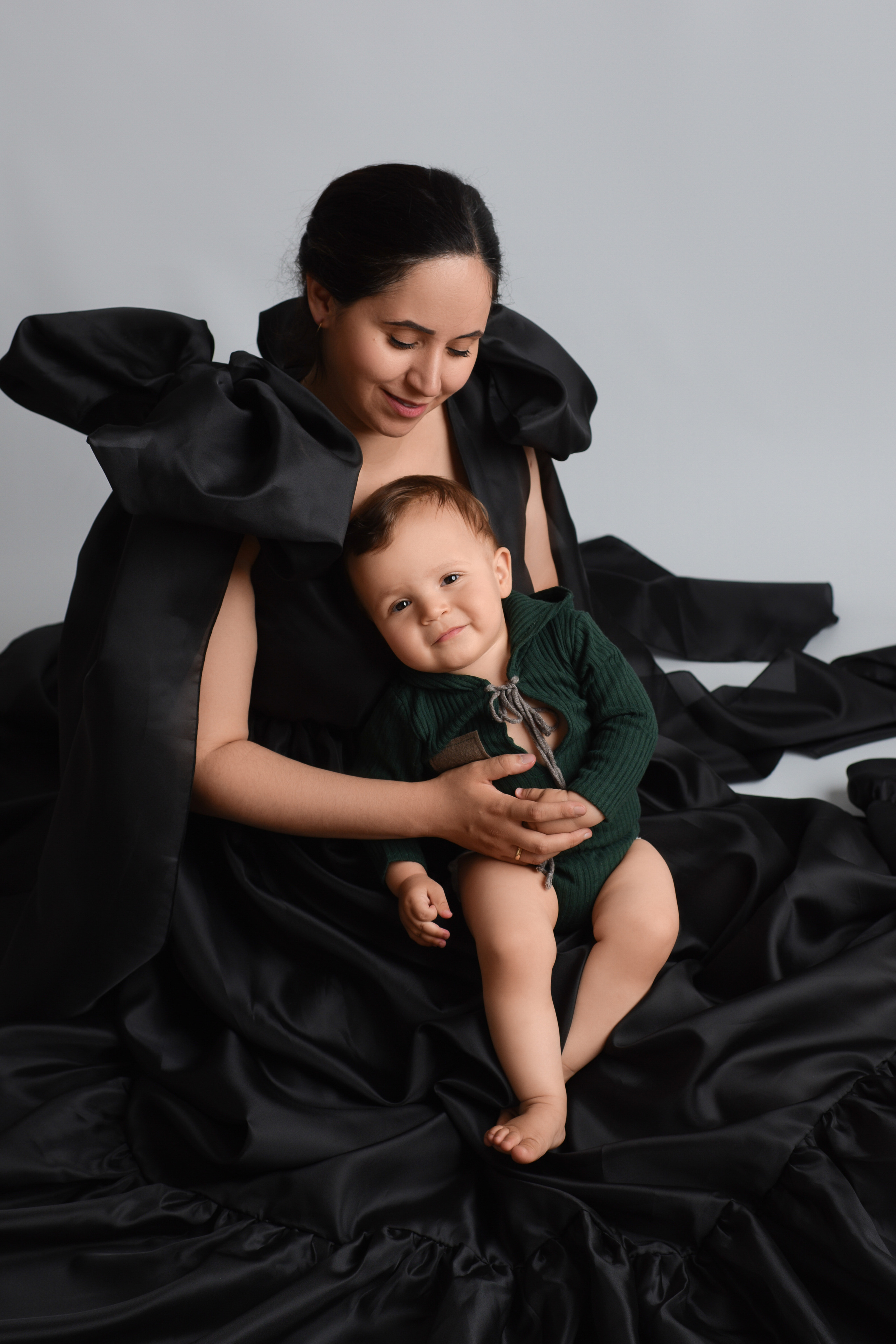 Babybauch Fotoshooting im Studio und on Location. Neugeborene, Baby Fotografin in Düren (NRW) - Vitalina Unruh