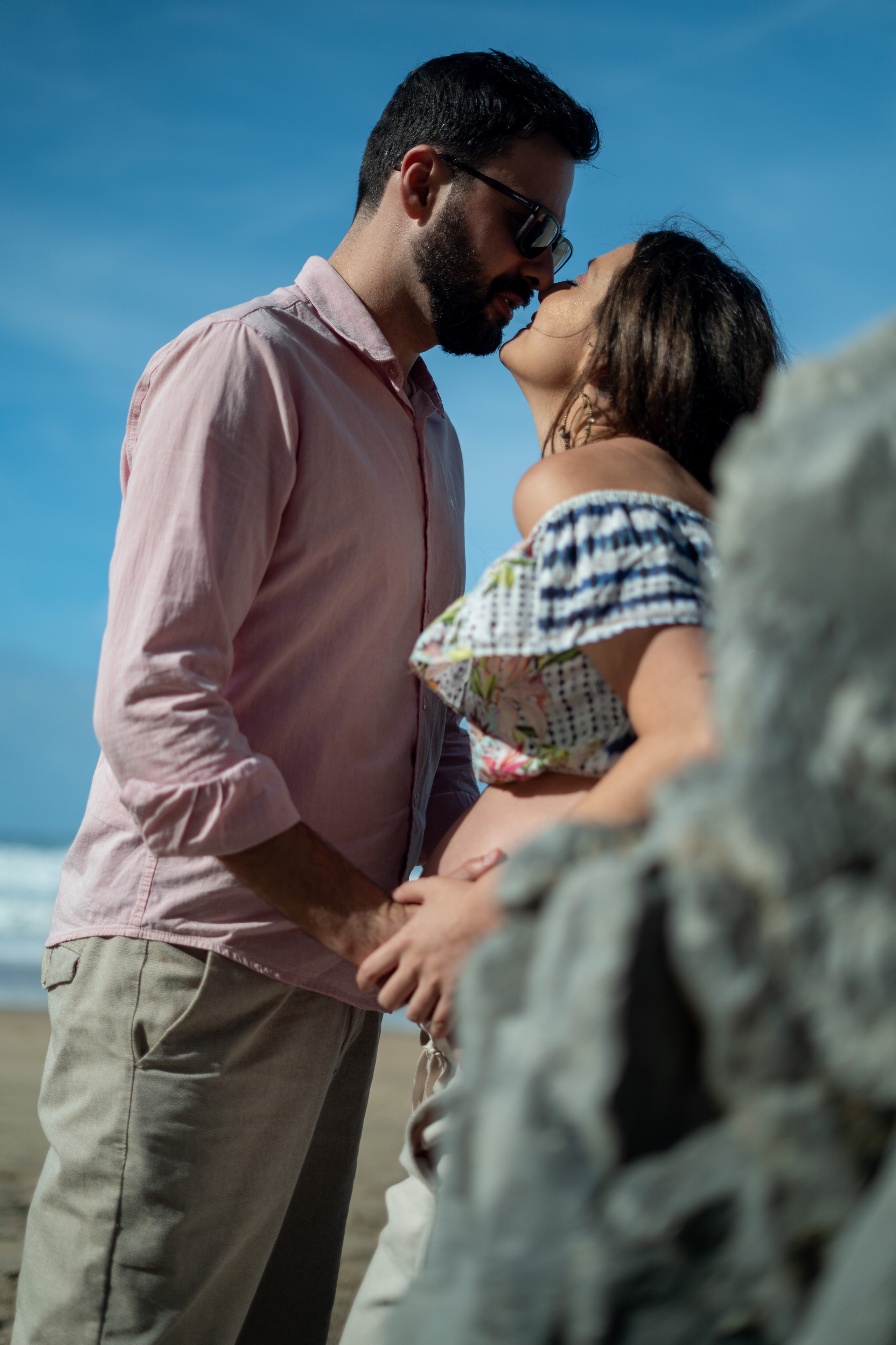 Ensaio Praia — Rafaela e César. Frames by Giovani Braga