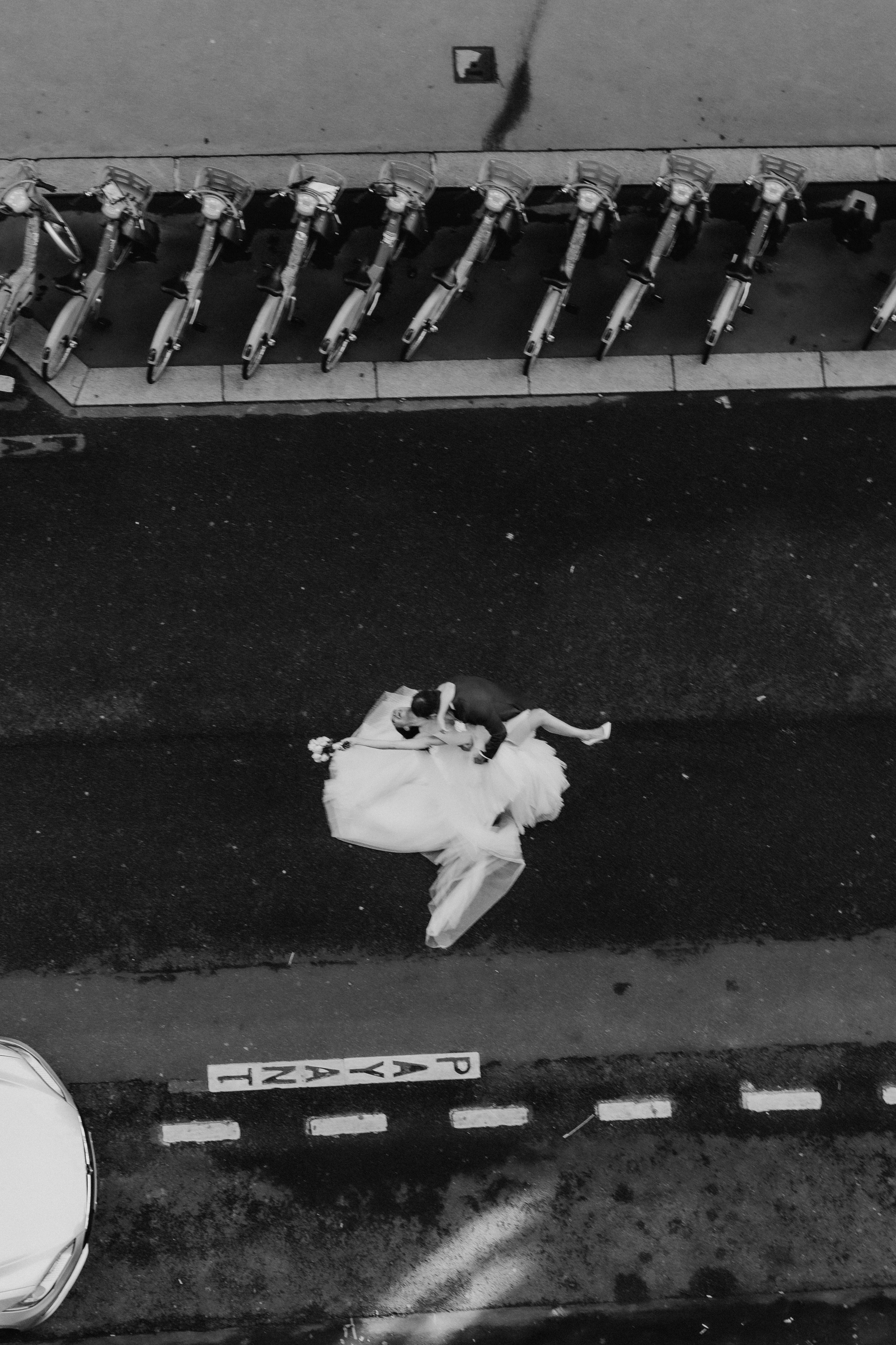 Suzi & Alex | Paris Wedding with a Vintage Car. Paris Wedding Photographer