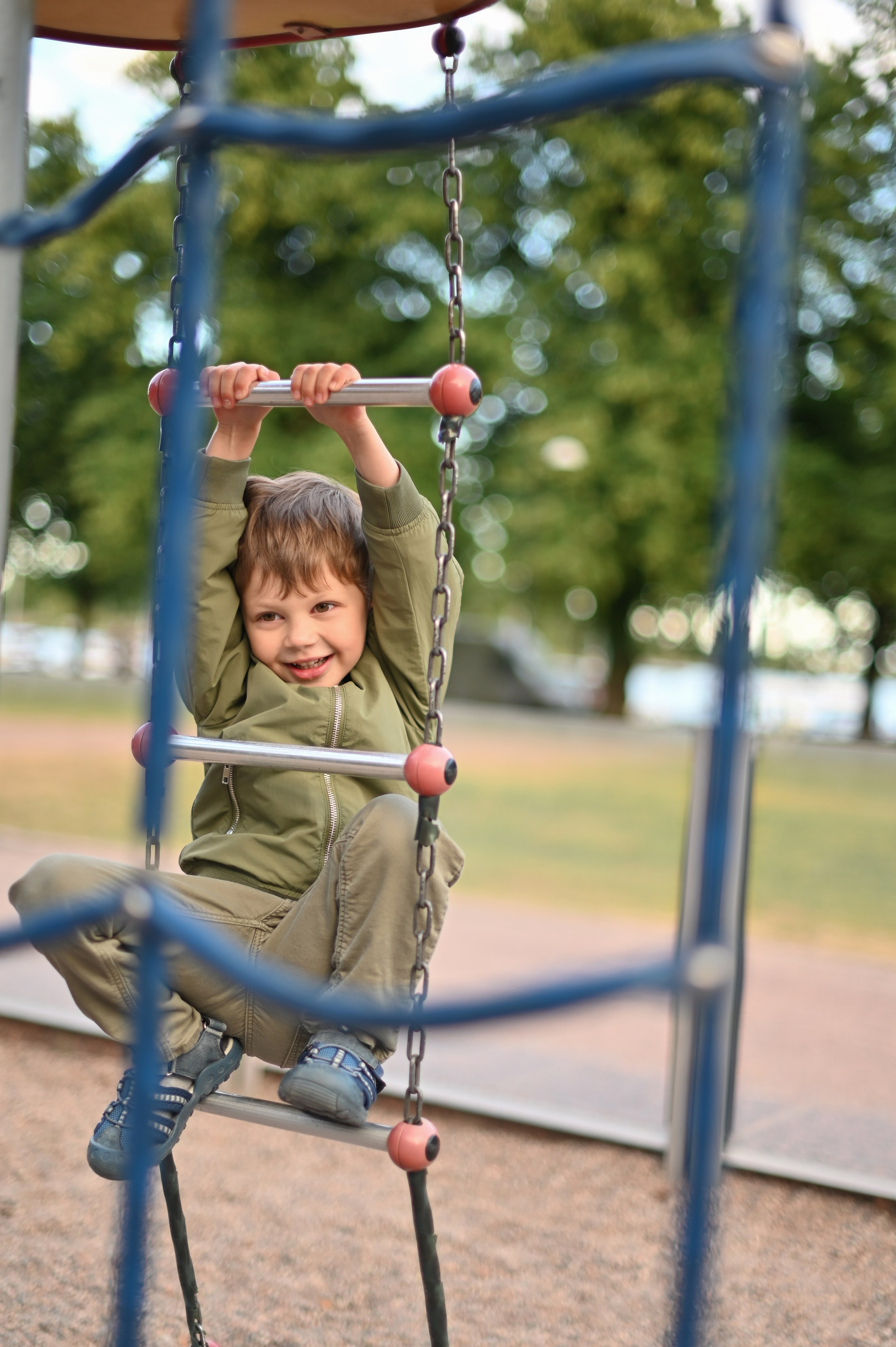 На детской площадке. Детский и семейный фотограф в финляндии дина пулкка. контент фотограф