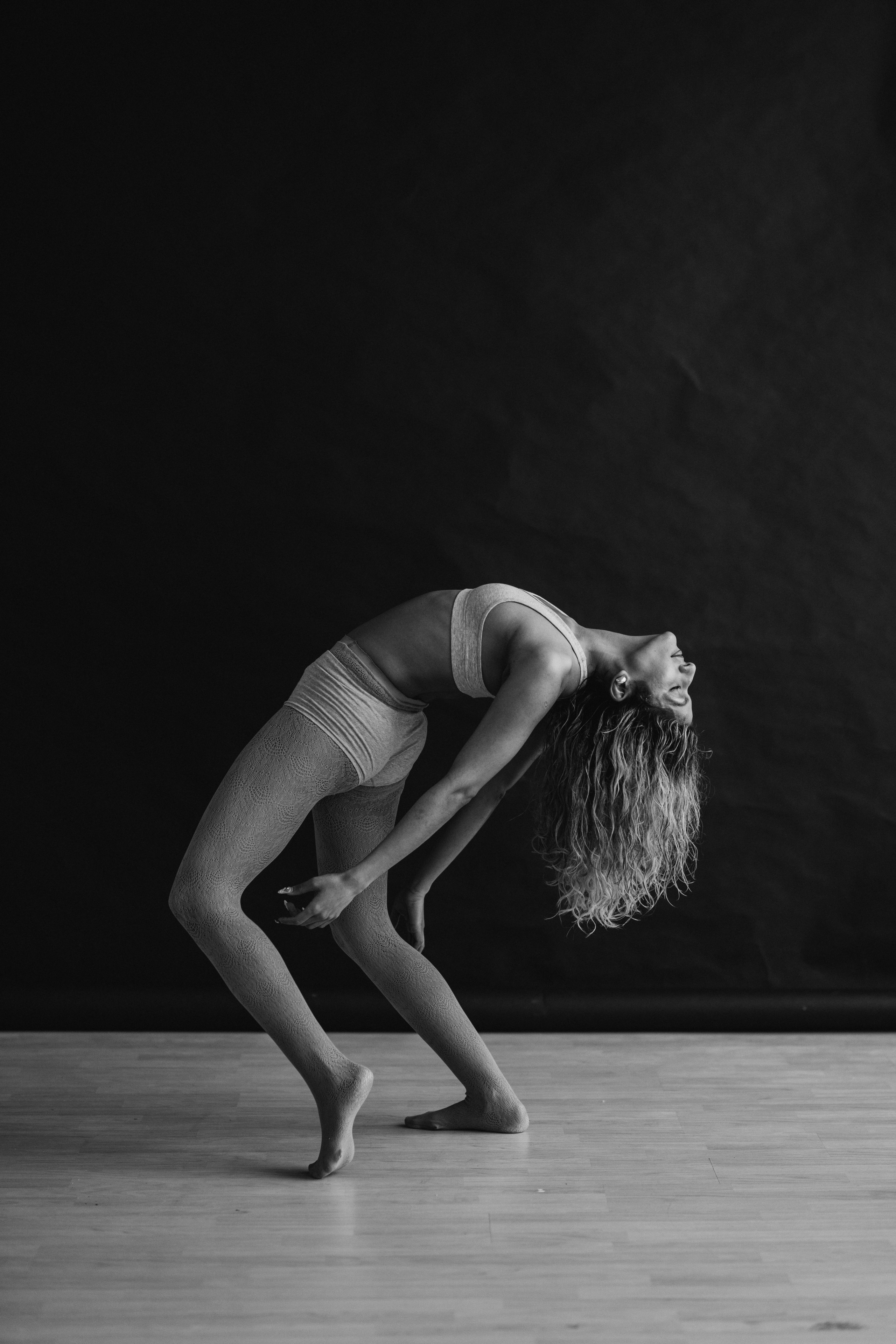 DANCERS. Victoria Olonen – Cinematic Portrait Artist | Helsinki & Europe