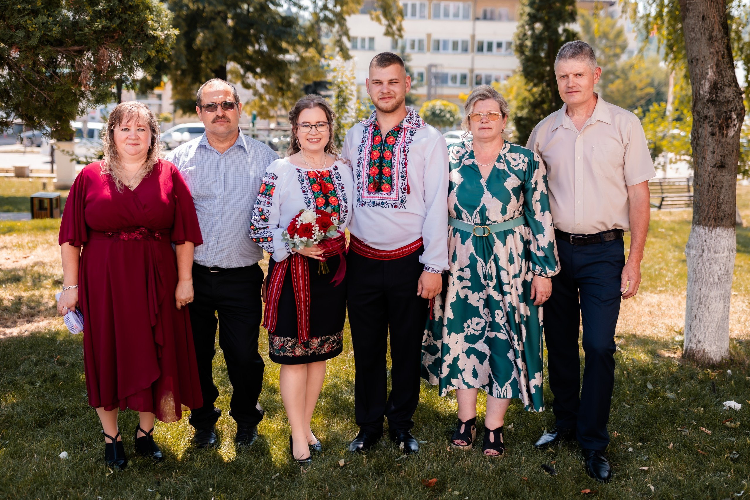Fotograf stare civilă Siret – Andrei & Andreea în ie tradițională din Bucovina | AlinoFotoStudio