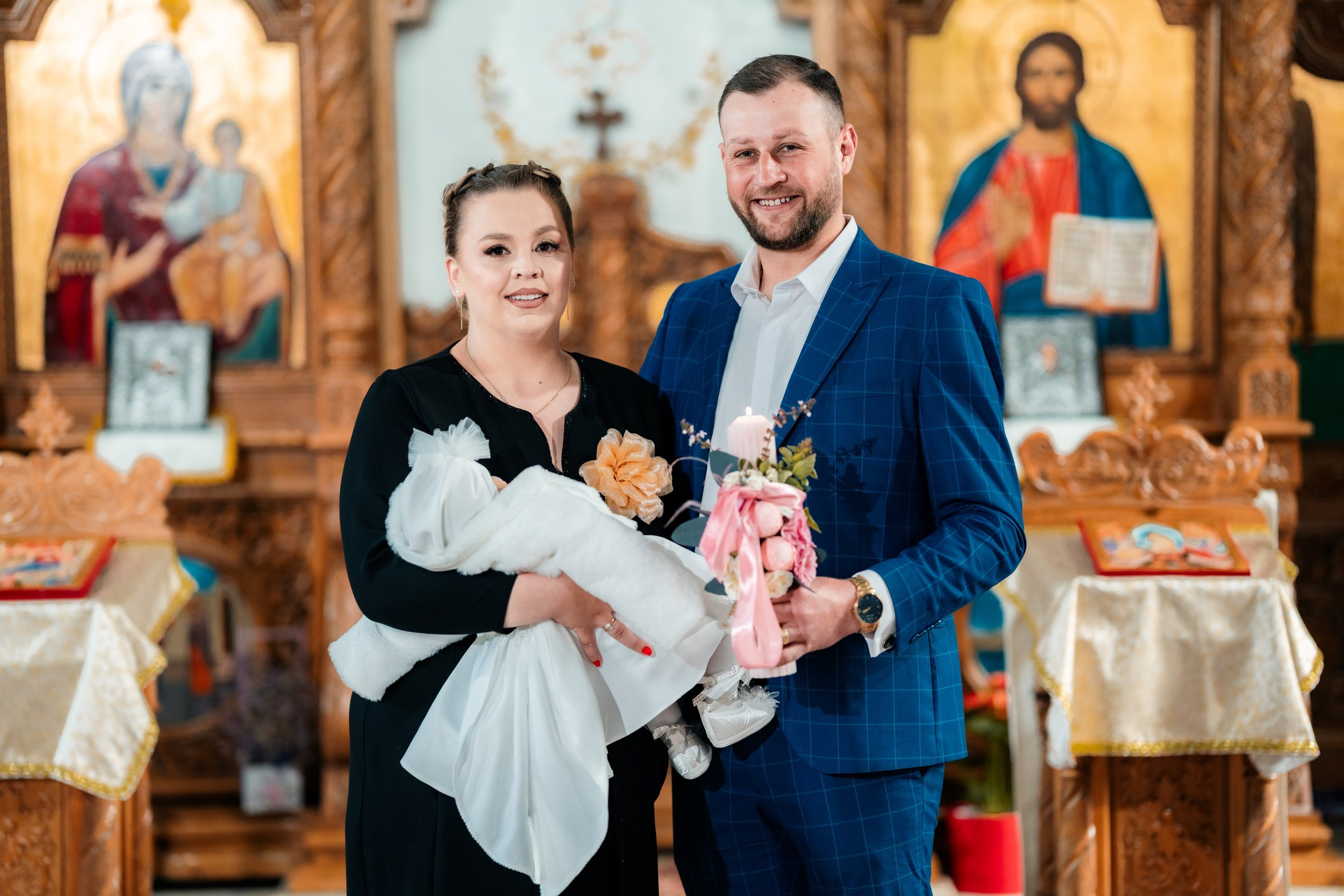 fotograf botez Miruna Parascheva, fotografie botez Botoșani, fotograf Alin Chirilă, amintiri botez, fotografii botez, botez Miruna Parascheva, fotograf copii, fotografie botez în Botoșani-alt="botez Miruna Parascheva, fotografie botez Alin Chirilă, amintiri botez, fotografii emoționante botez Botoșani"-- fotografii-botez-bebelus- amintiri-botez-micuț- moment-sfânt-crestinare- fotografie-emotionanta-botez- detalii-botez-bebelusi- parinti-fericiti-la-botez- fotograf-botez-profesionist- botez-in-biserica-ortodoxa- micuț-botezat-cu-emoție- zâmbete-și-lacrimi-la-botez- bebeluș-la-cristelniță- decor-botez-colorat- botez-cu-dragoste-și-credință- emotie-pura-la-botez- fotograf-botez-botosani- botez-iasi-suceava-fotograf- amintiri-nepretuite-botez