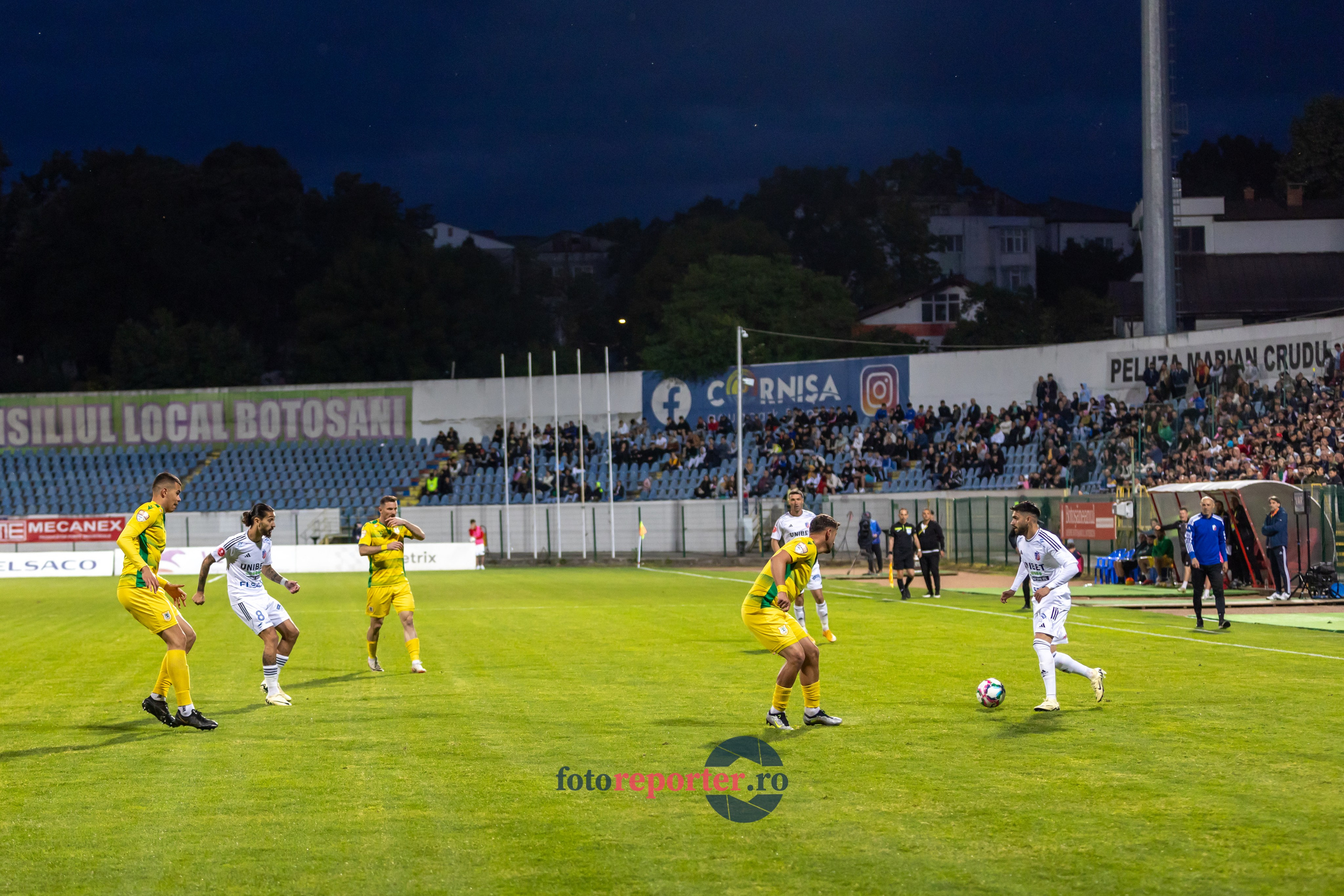 Galerie Foto: FC Botoșani vs. CS Mioveni - Pe 17 mai 2024, am fost martorii unei partide incredibile între FC Botoșani și CS Mioveni, în prima manșă a barajului pentru evitarea retrogradării. În fața unui stadion plin de emoție și speranță, echipa noastră a obținut o victorie importantă, cu un gol marcat de Aldair în minutul 93. 💪 *FC Botoșani 1-0 CS Mioveni*⚽️ Urmăriți momentele cheie ale meciului și bucuria suporterilor în această galerie foto! Pregătiți-vă pentru meciul de retur de pe 24 mai, când vom lupta din nou pentru a rămâne în prima ligă.#FCBotoșani #CSMioveni #BarajRetrogradare #ForzaBotoșani 
