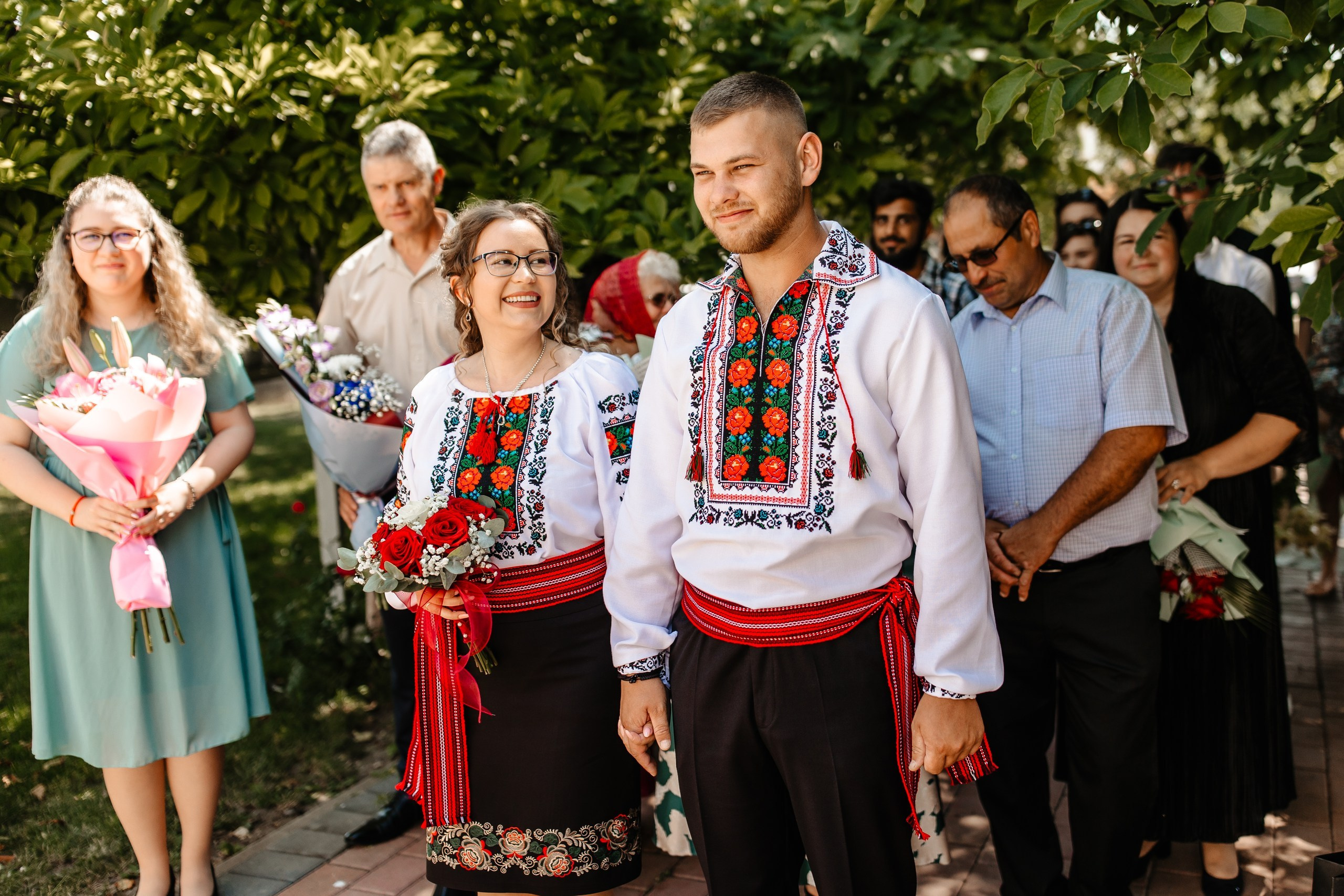 Fotograf stare civilă Siret – Andrei & Andreea în ie tradițională din Bucovina | AlinoFotoStudio