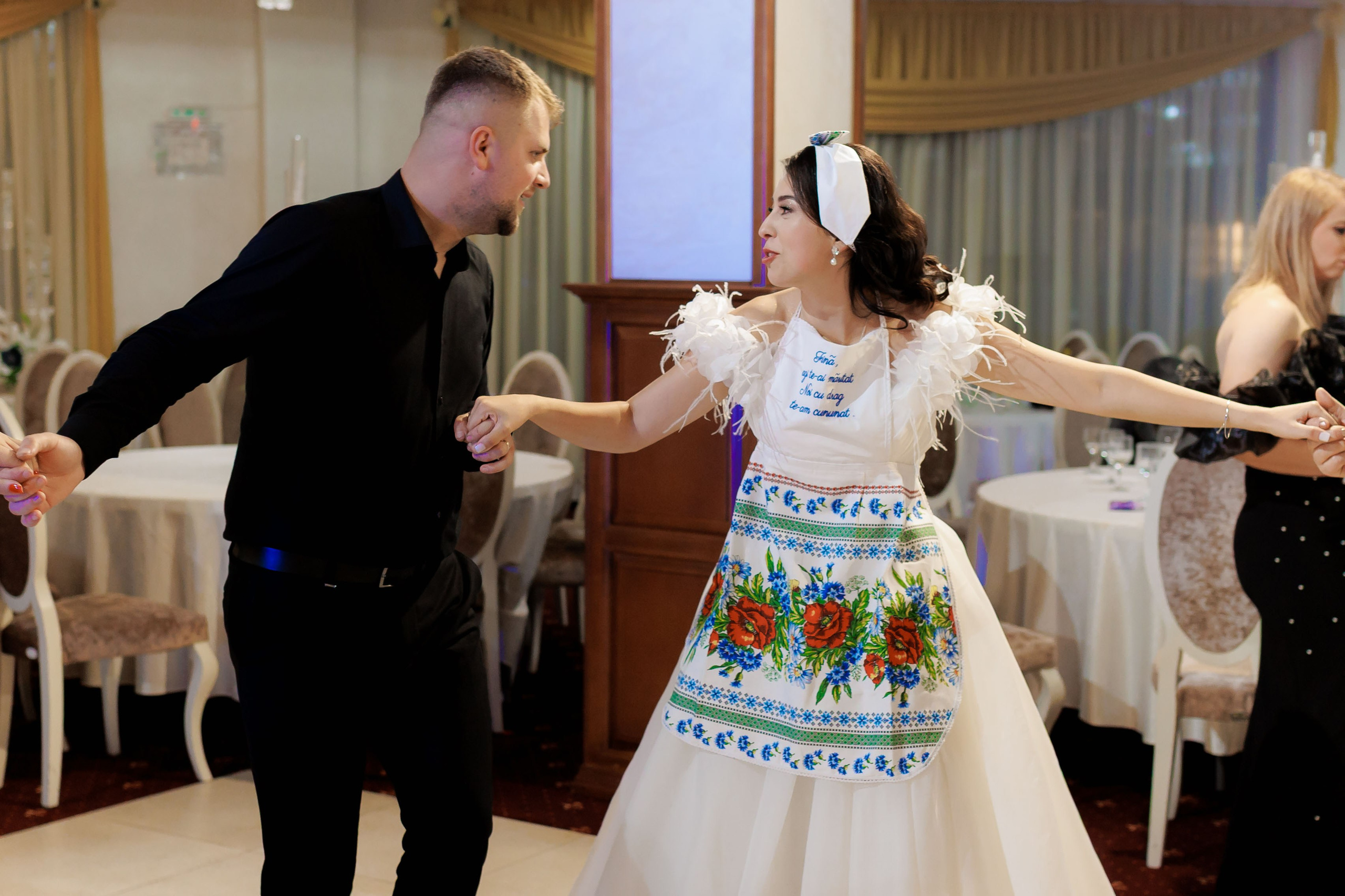 Loredana & Emilian – Ziua Nunții | Videografie - fotografie Botez Suceava, Iași, Botoșani. Servicii foto-video profesionale, pentru momente de neuitat