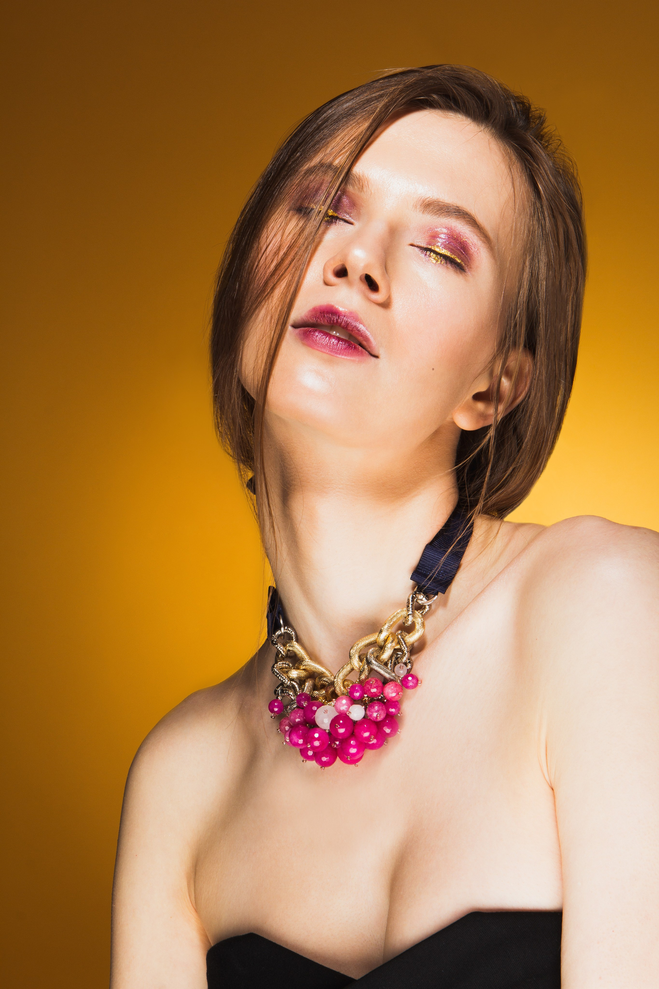 Studio Solo Portrait. YuAnna studio. Family & Kids Photographer in Seattle area, located in