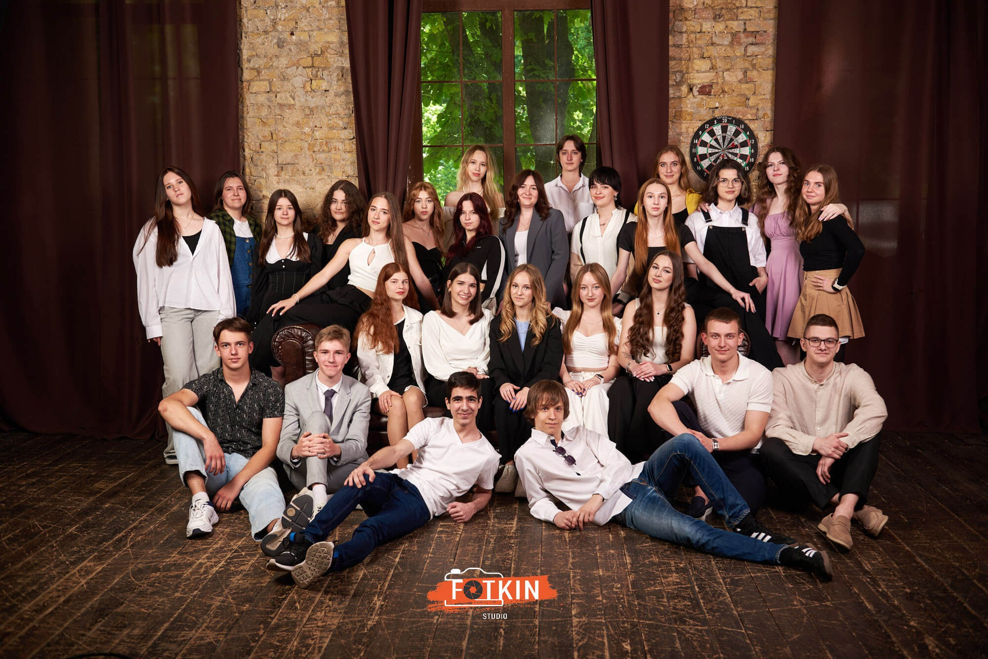 Випускний альбом для 9 та 11 класу замовити в Києві. Випускні альбоми фотокниги Київ та Дніпро