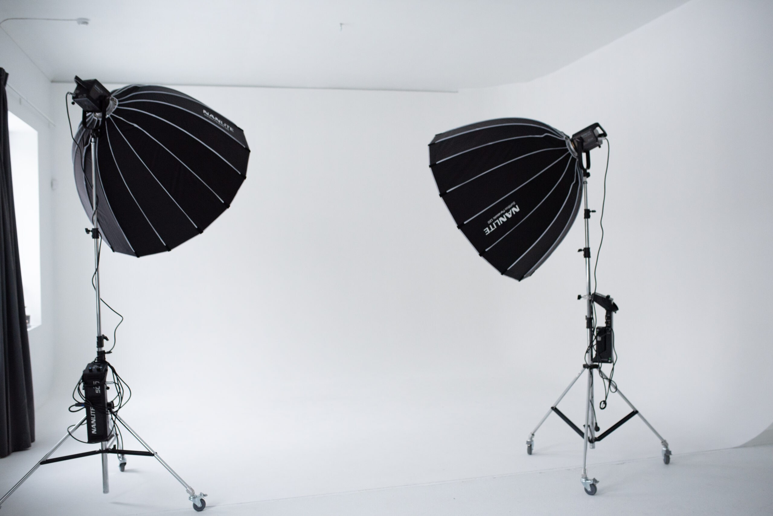 Nuomojamos Fotostudijos Vilniuje. Framed by Evelina | Vestuvių fotografė