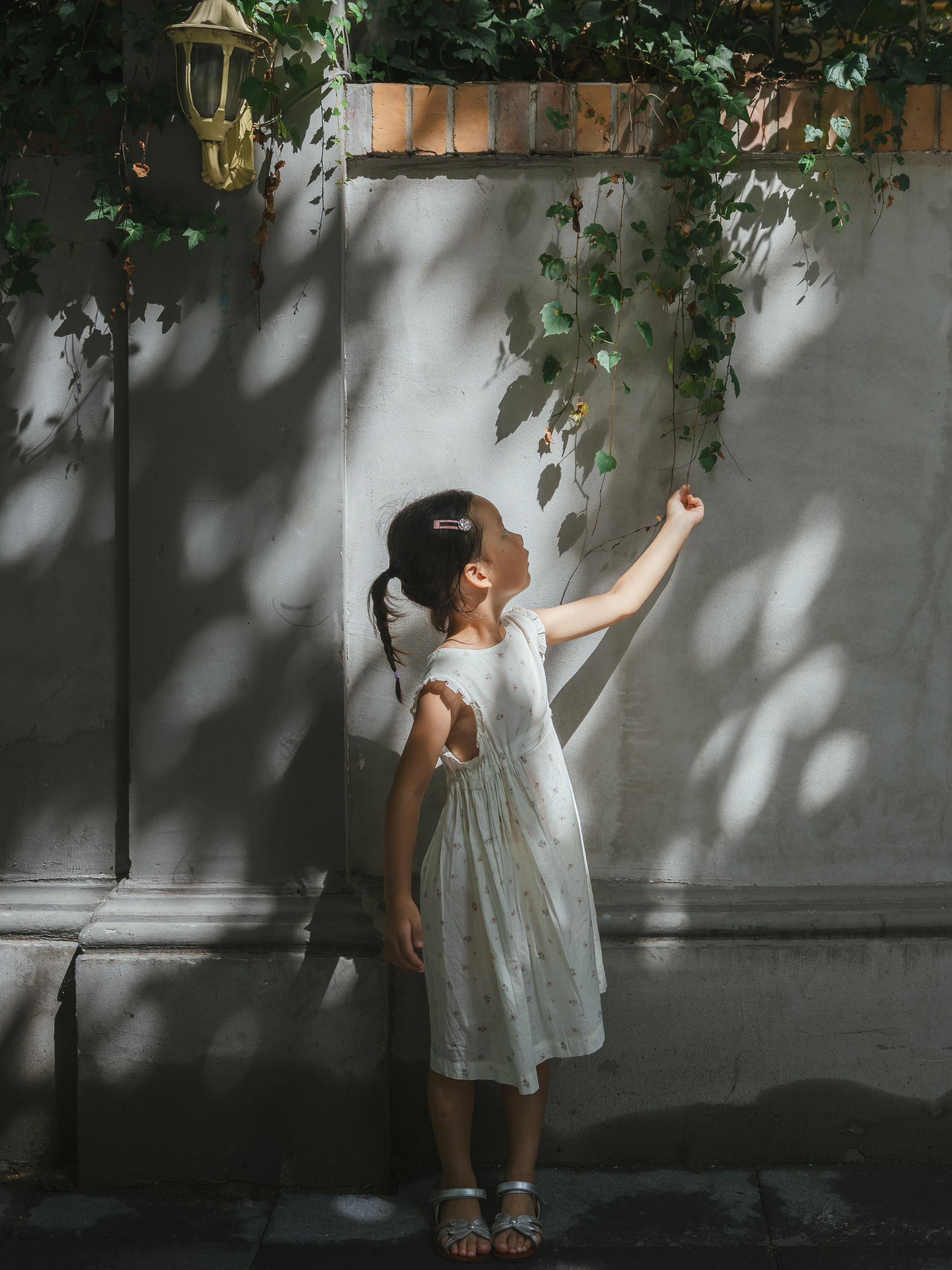A Family of Three’s Urban Stroll in Shanghai. Shanghai Family Photographer Dora