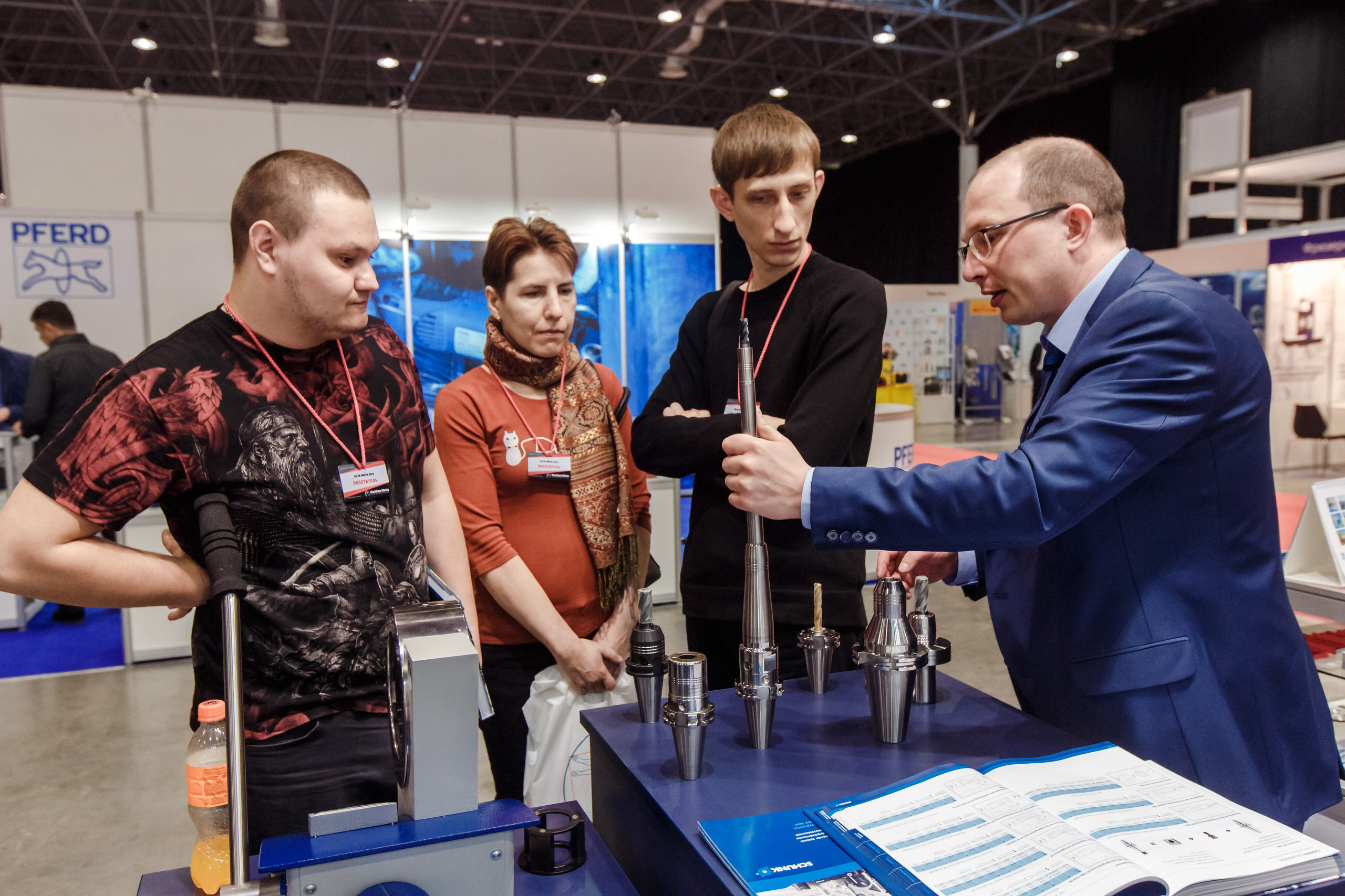 Exposición de Ingeniería Mecánica. Fotógrafo de retrato, familia y reportajes en Valencia | España | Europa Vitalii Lumier