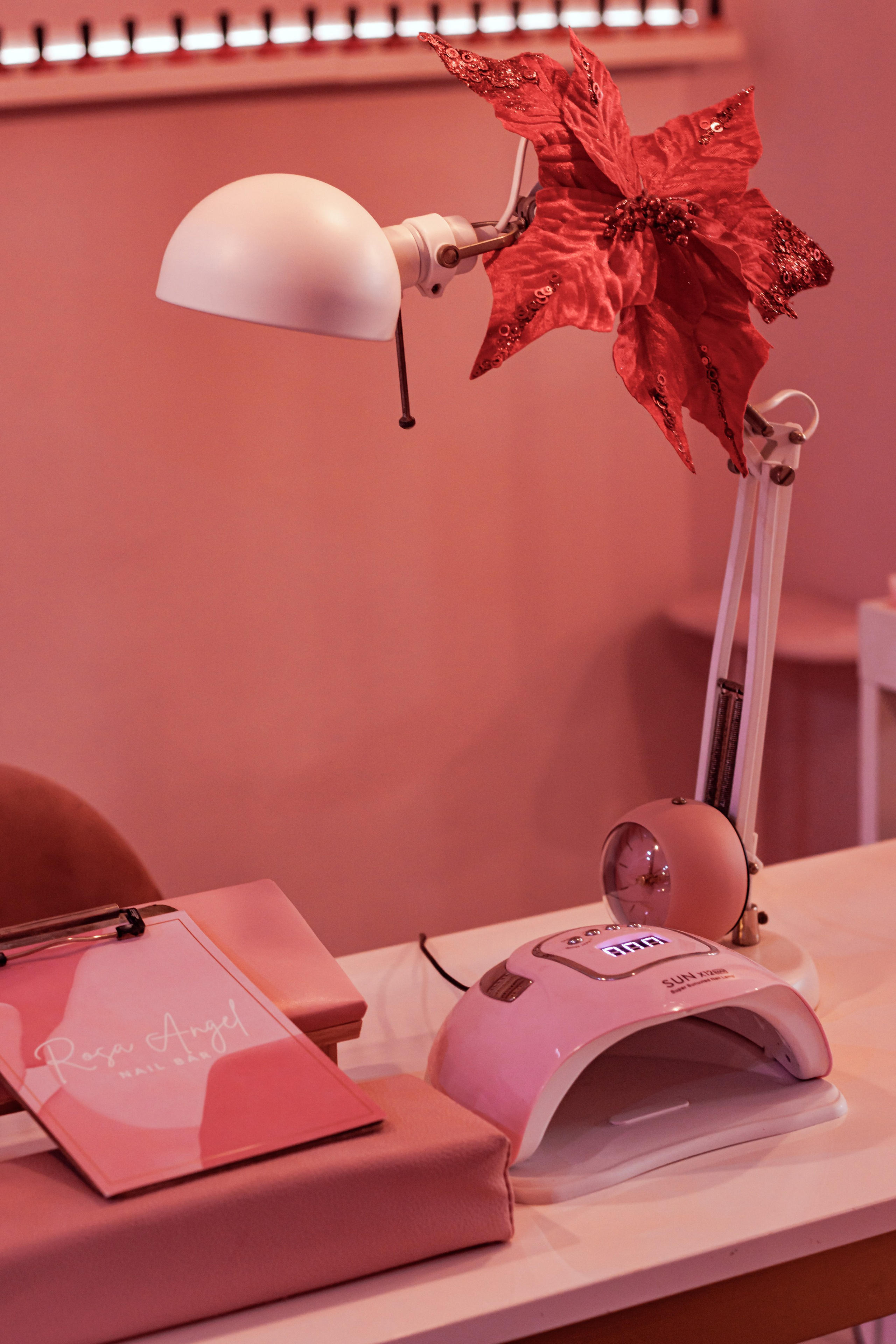 Salón de uñas. Fotógrafo de retrato, familia y reportajes en Valencia | España | Europa Vitalii Lumier