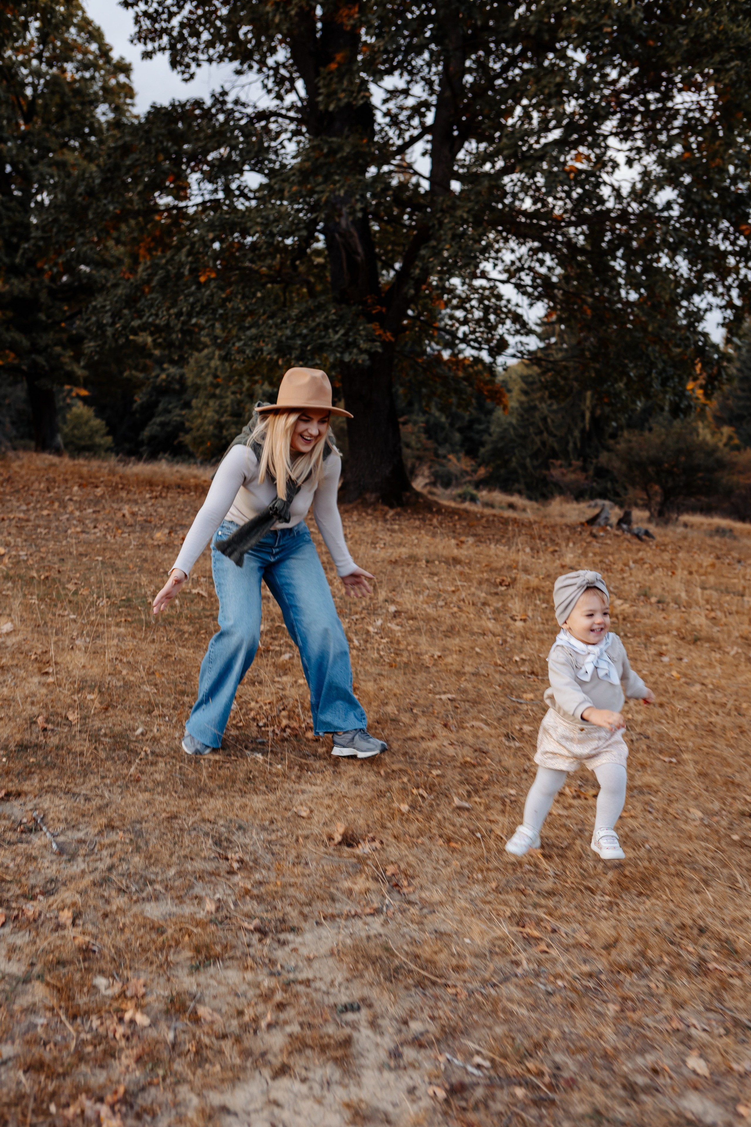Dorina, Sergiu și Daria. Cristina Andronache fotograf Brașov fotograf de familie fotograf de nunta Brașov