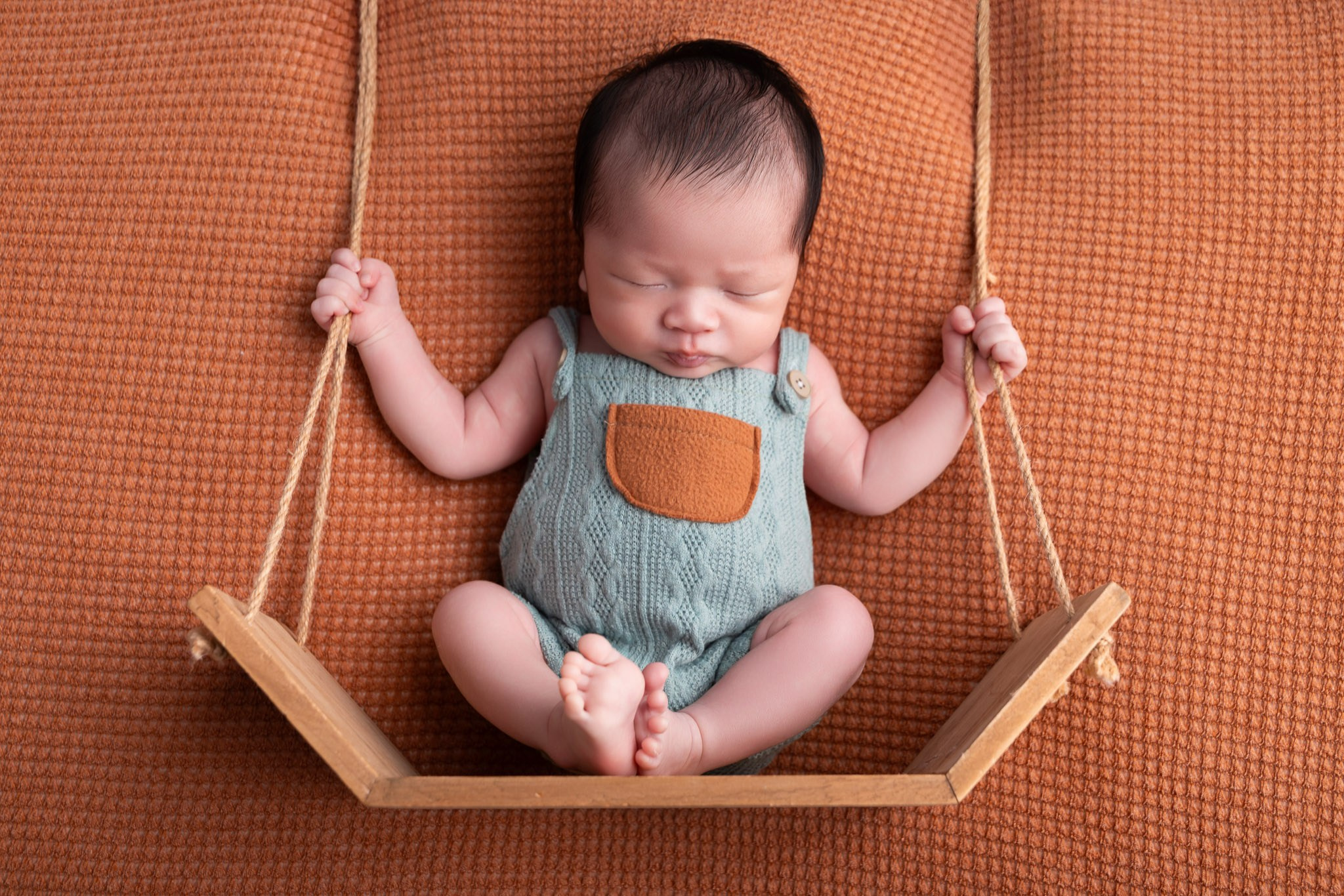 Hudson Newborn Photoshoot. Professional family, maternity & newborn photographer in North Charleston, SC, creating timeless portraits