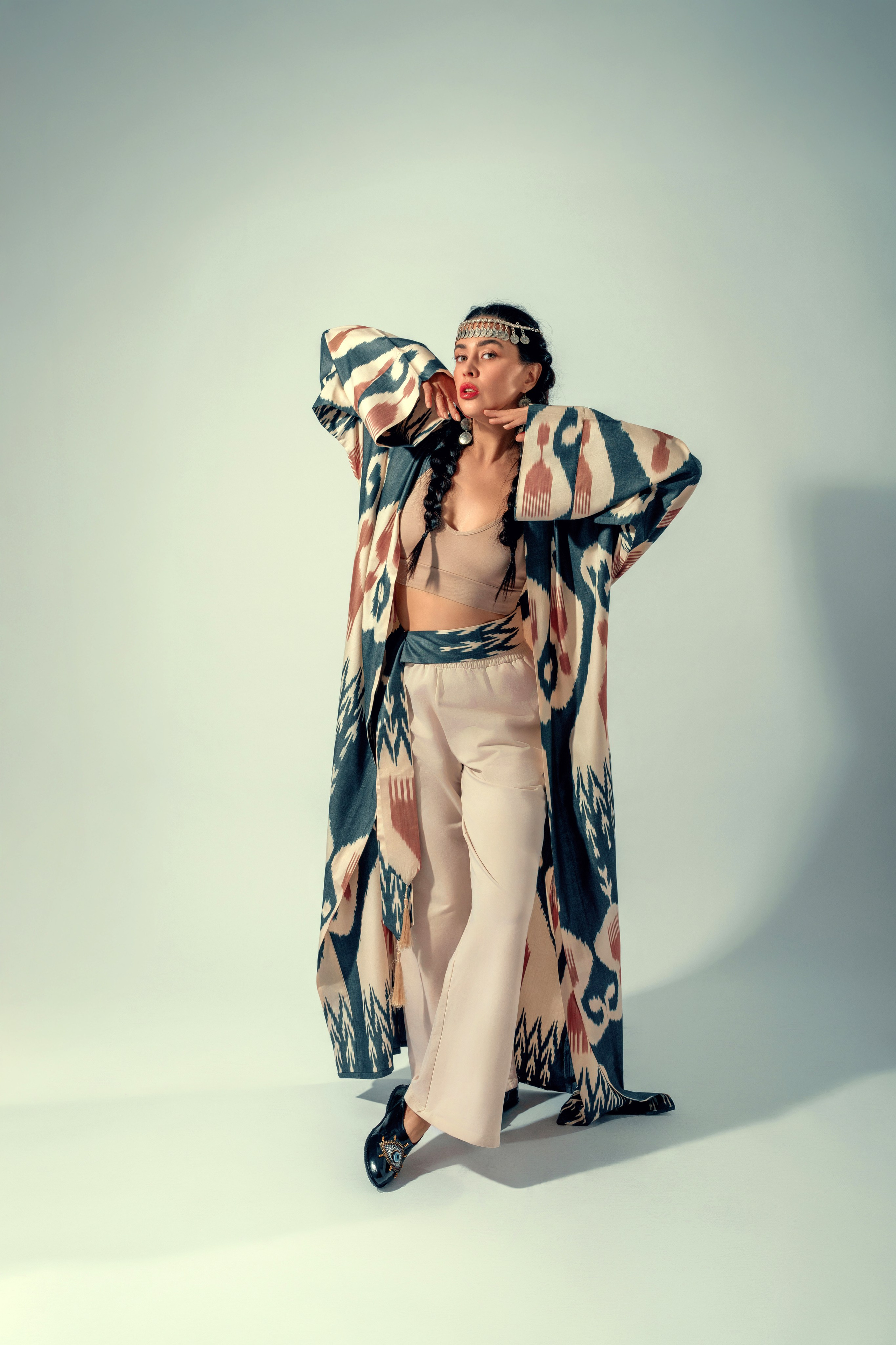 Levitating Ikat. Nifty photography — коммерческий и портретный фотограф в Ташкенте. Студийная и выездная съёмка