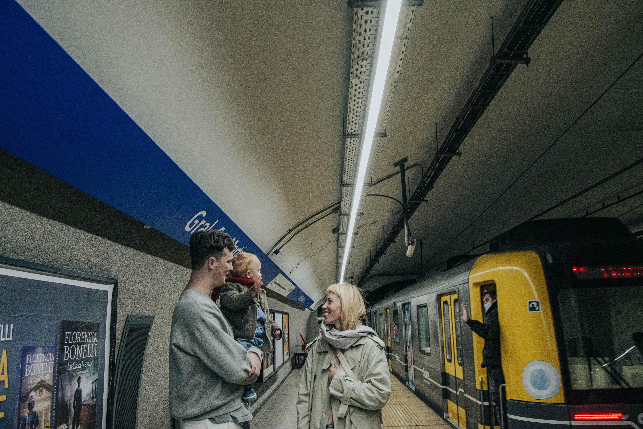 Family photo shoot. Buenos Aires. Photographer @elmirkami in the city of Buenos Aires