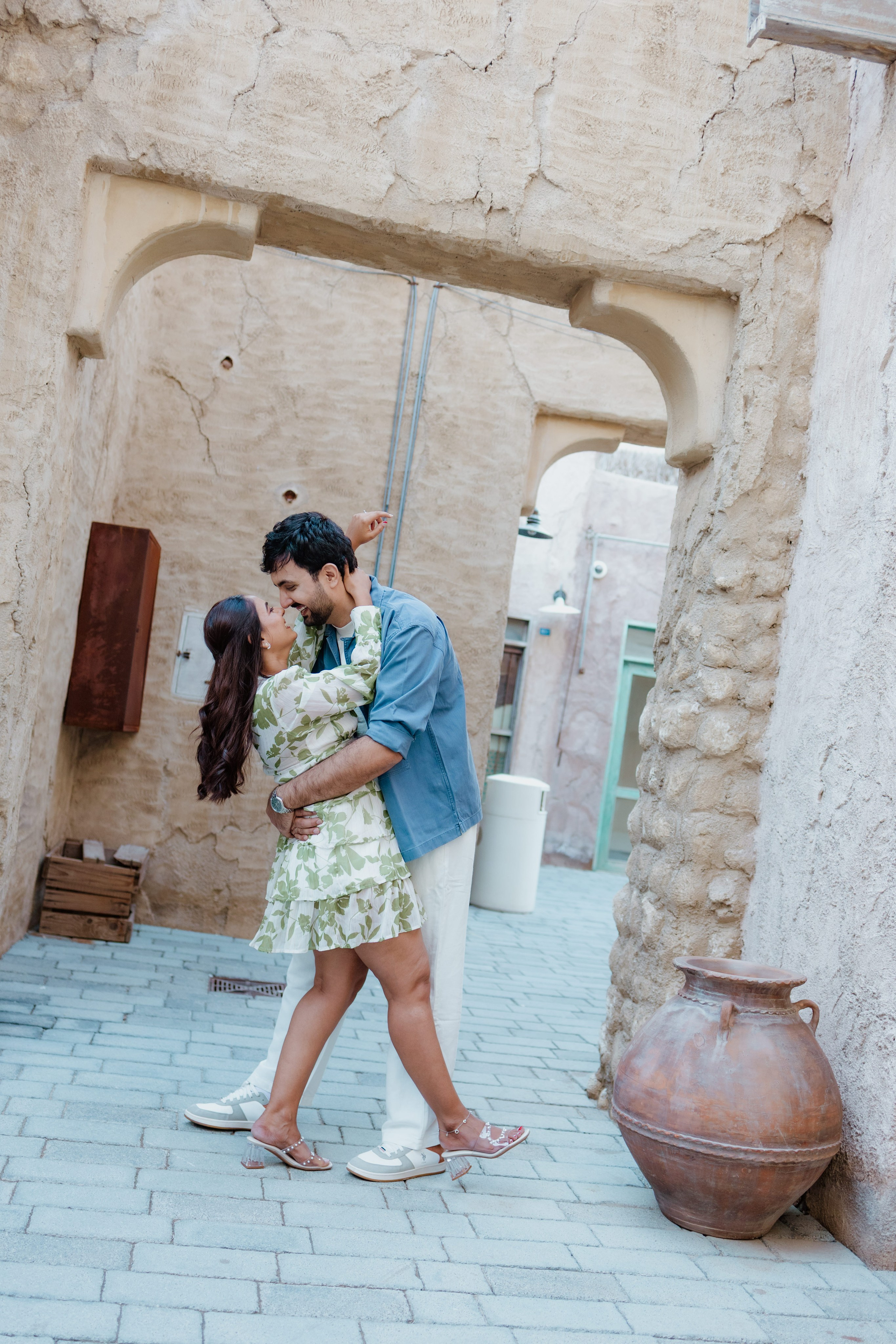 COUPLE SESSIONS. Love Emotions Weddings