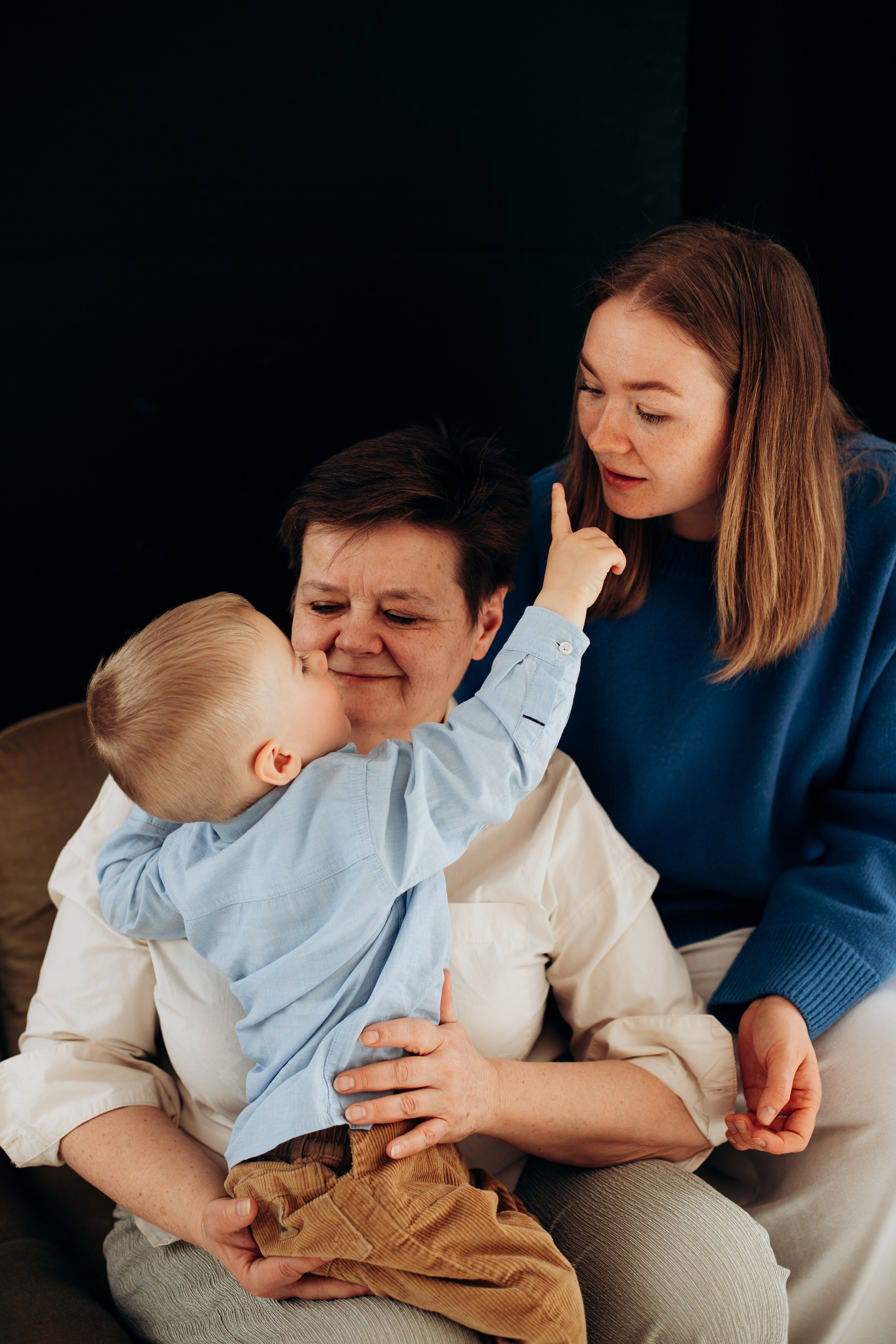 Аня, Ира и Миша. Главная