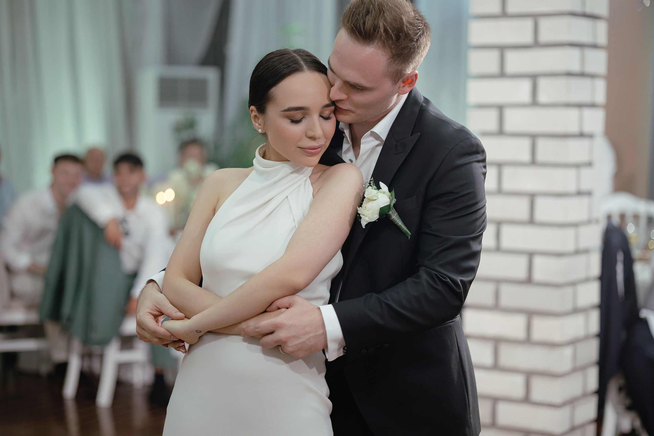 Thomas & Suyumbika. Главная