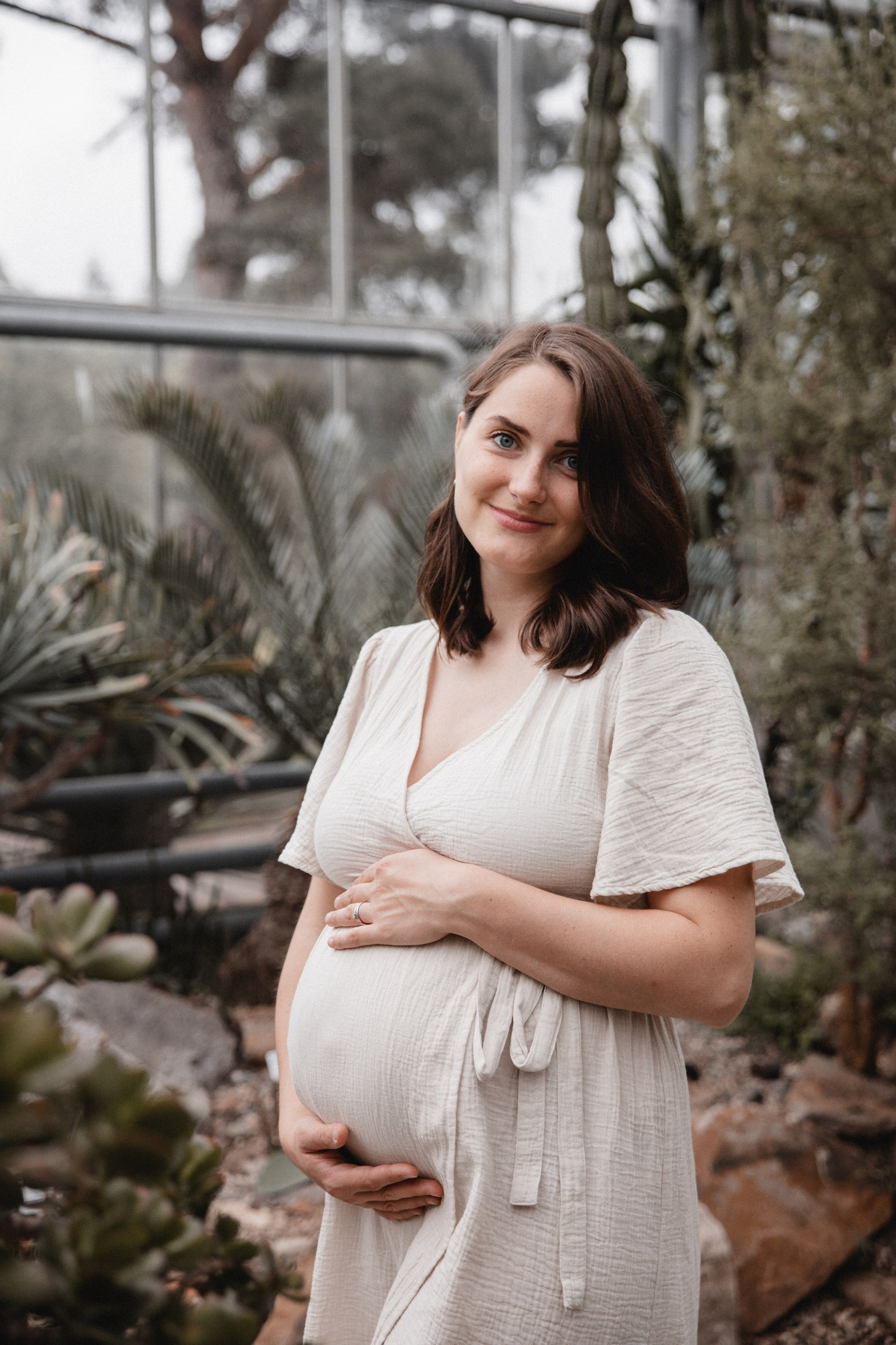 Babybauch Shooting im Botanischen Garten Bochum | Reiche Fotografie. Hochzeitsfotografin Bochum | Halyna Reiche Fotografie NRW