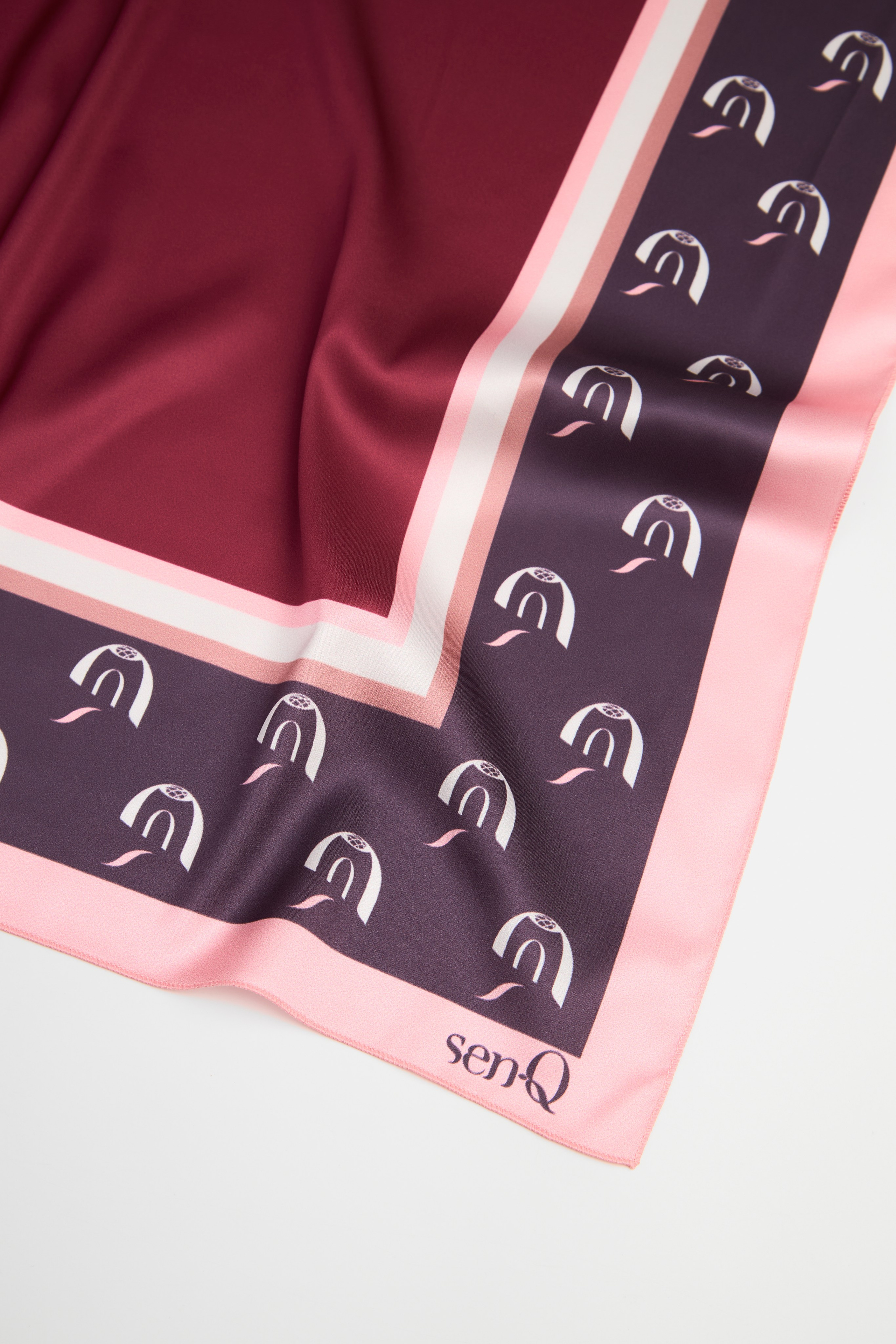 Головные уборы. Предметная фотосъемка в Алматы. Студия фото и видео съемки товаров