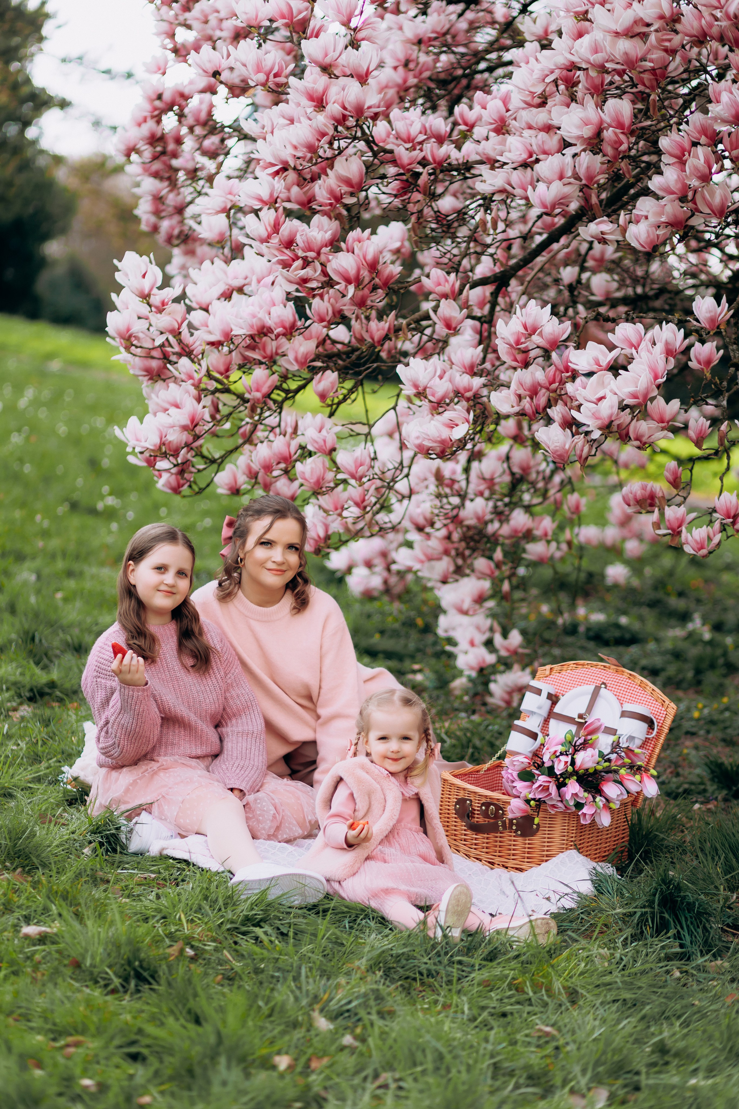 Tatiana, Alisa, Daria. Wedding and Family Photograph