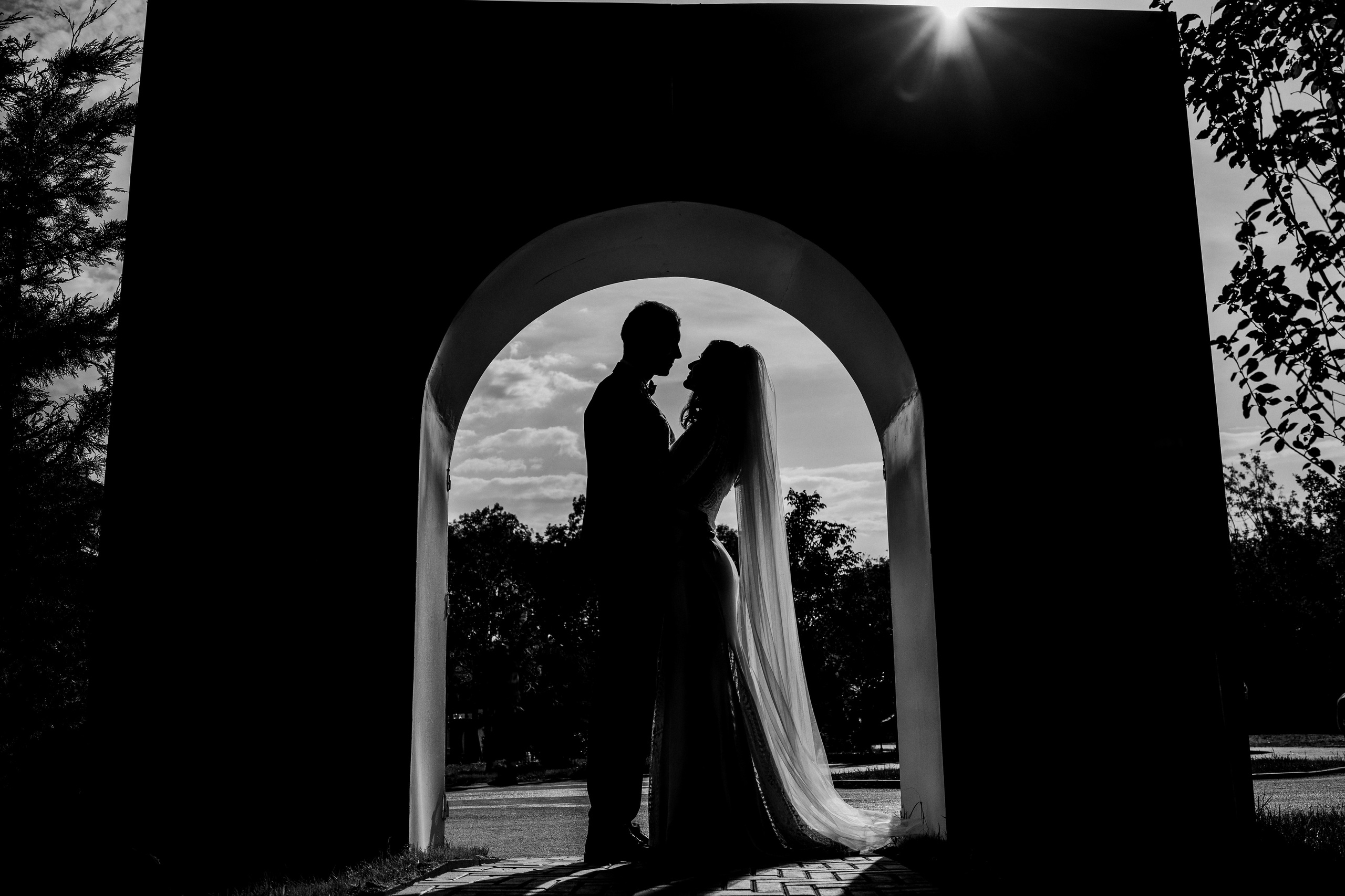 Elly & Andrew. Destination Wedding Photographer Alex Pasarelu