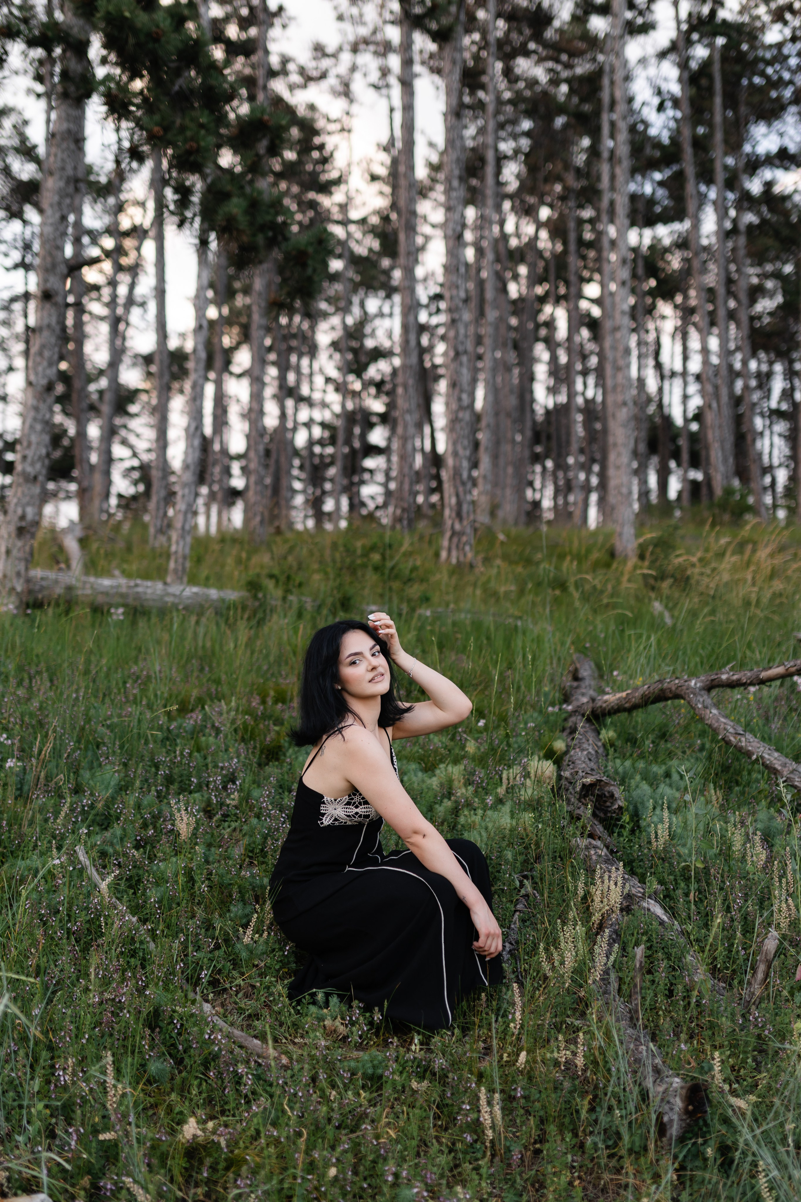 Laura — Portrait. Main