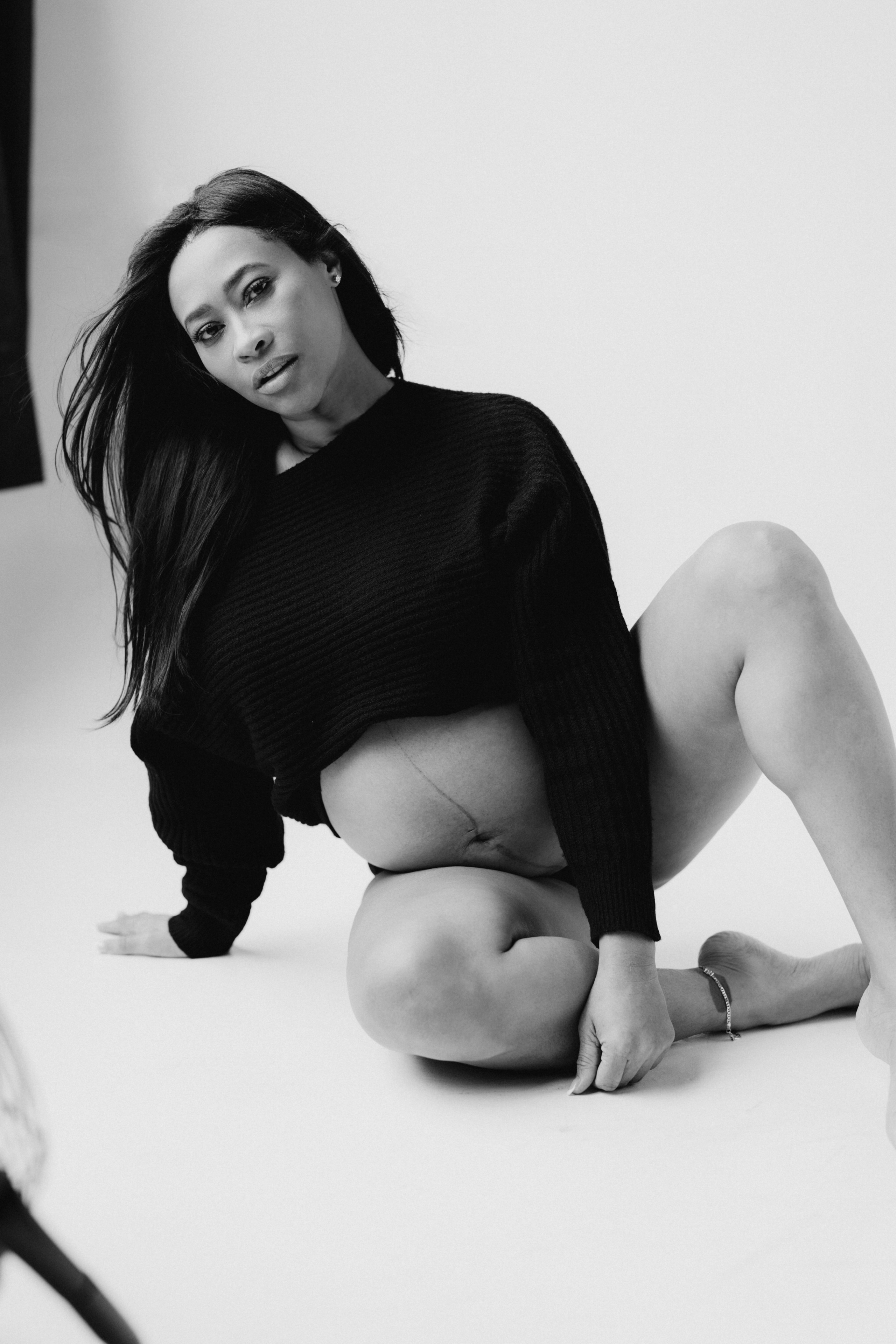 Jacelyne. Modern maternity photographer in Long Island New York