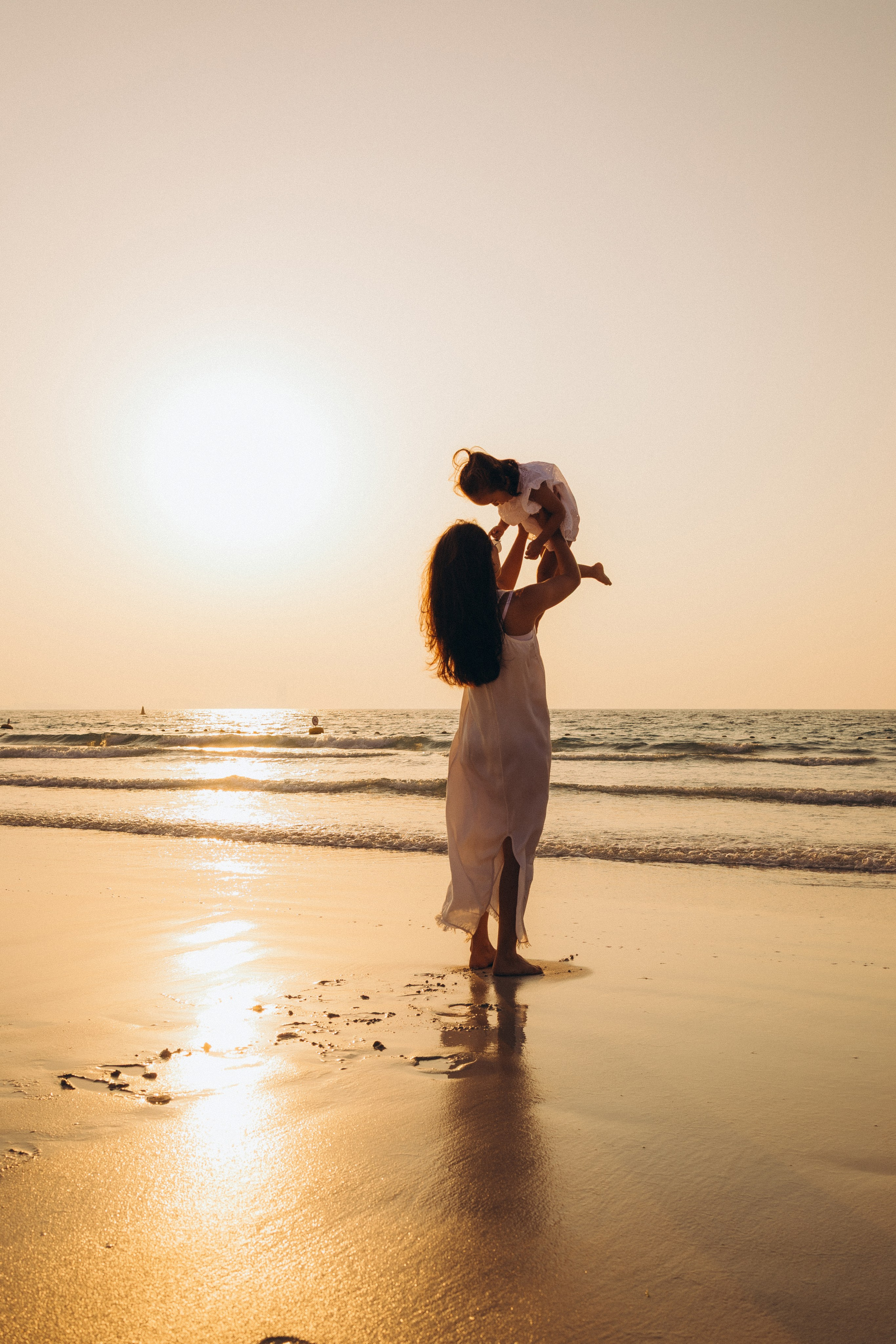 Mother’s love. Фотограф родов, семей и новорожденных малышей в Дубае