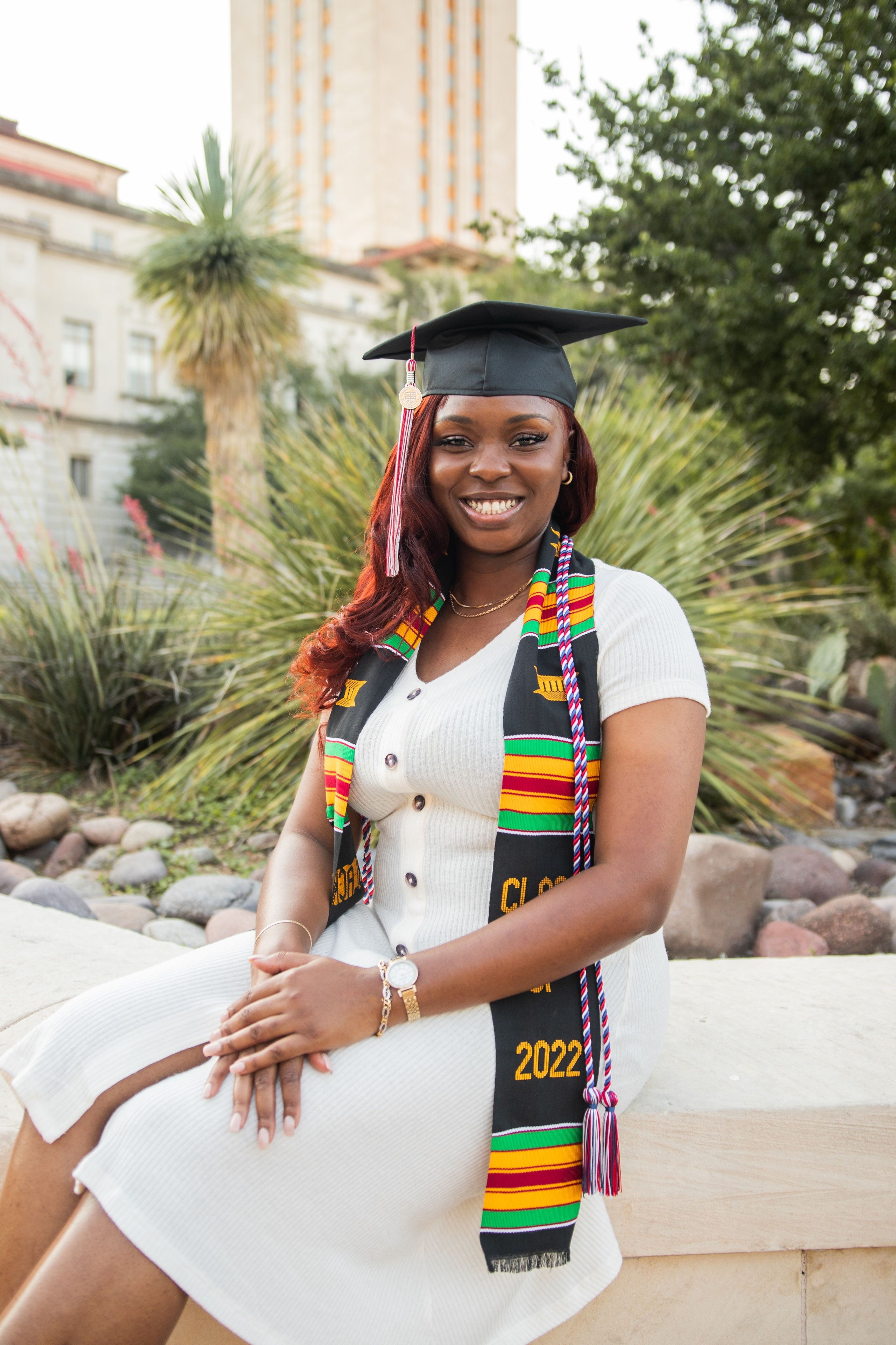 Tiondra’s campus senior photoshoot at UT Austin