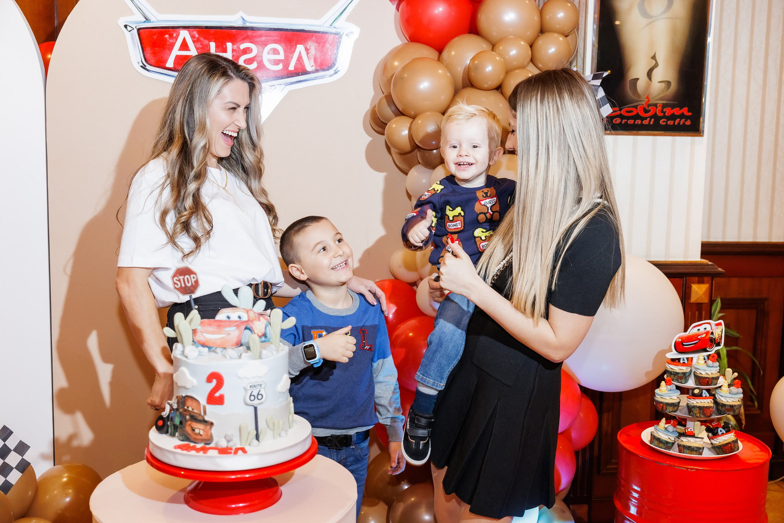 Честит Рожден Ден. Фотограф Ирина Йотова