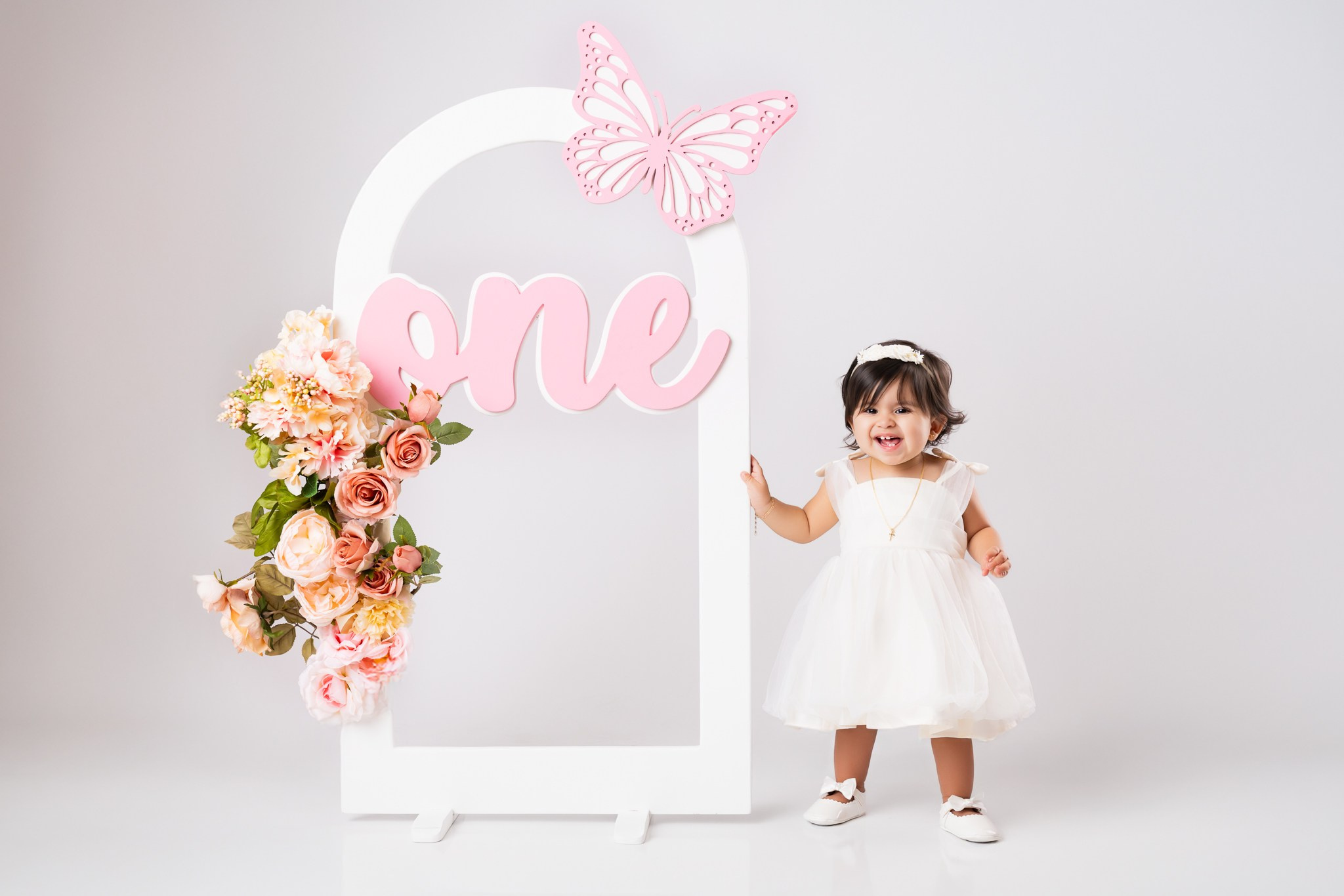 Alicia 1 year old. Professional family, maternity & newborn photographer in North Charleston, SC, creating timeless portraits