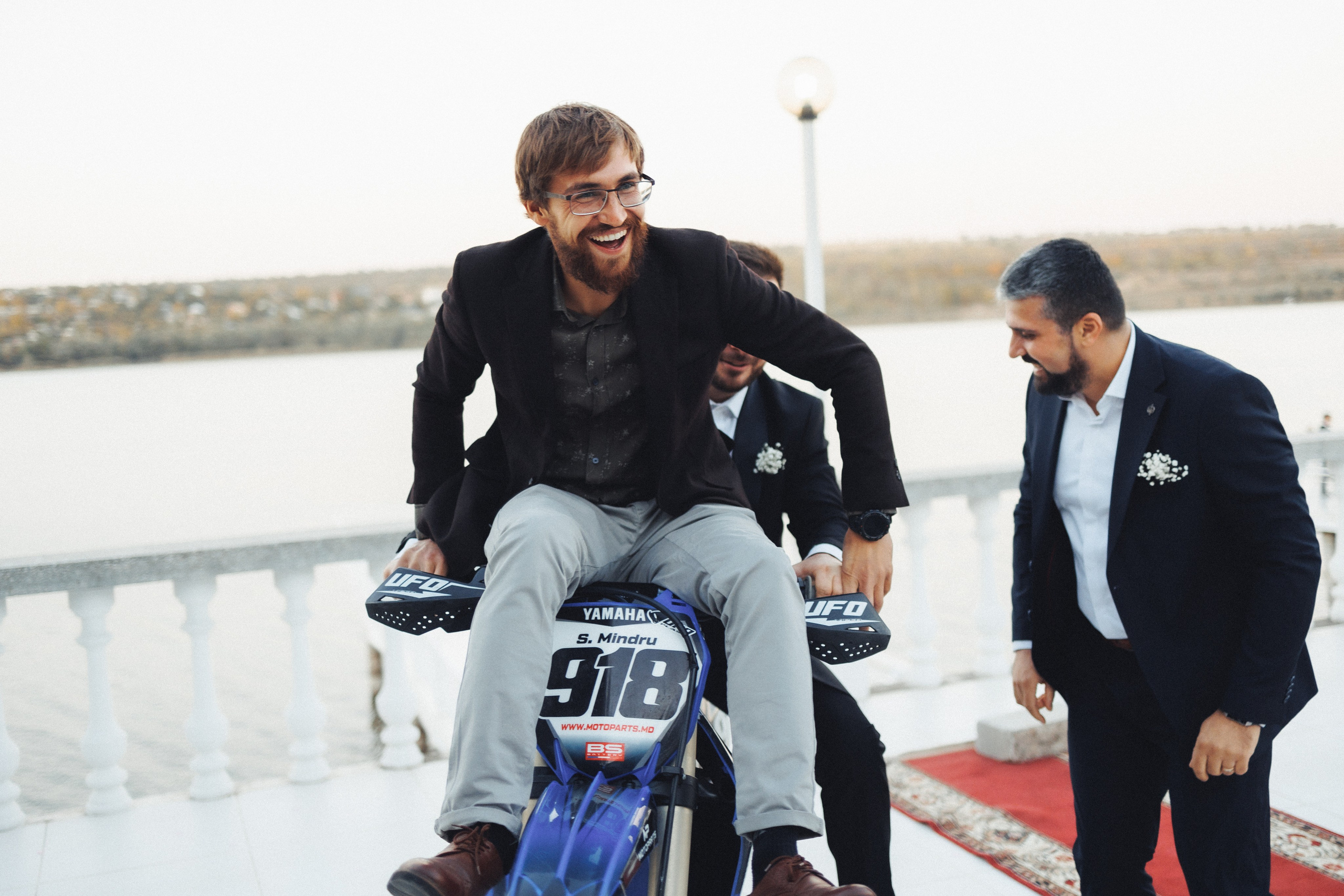 X & S. Fotograful evenimentului tău