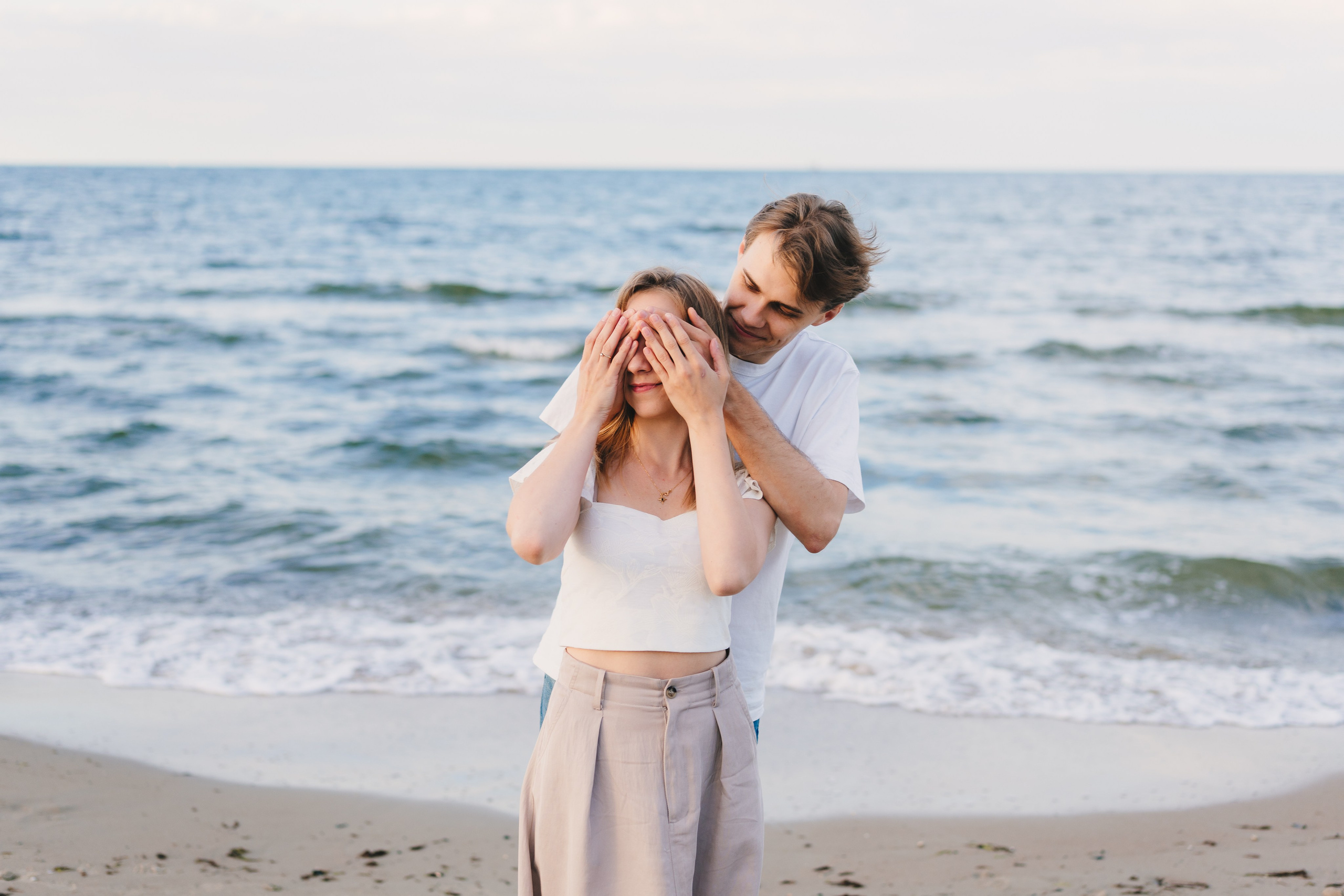 Gracjana i Damian, sesja narzeczeńska nad morzem. Fotograf ślubny & lifestyle Gdańsk, Karolina Baczewska