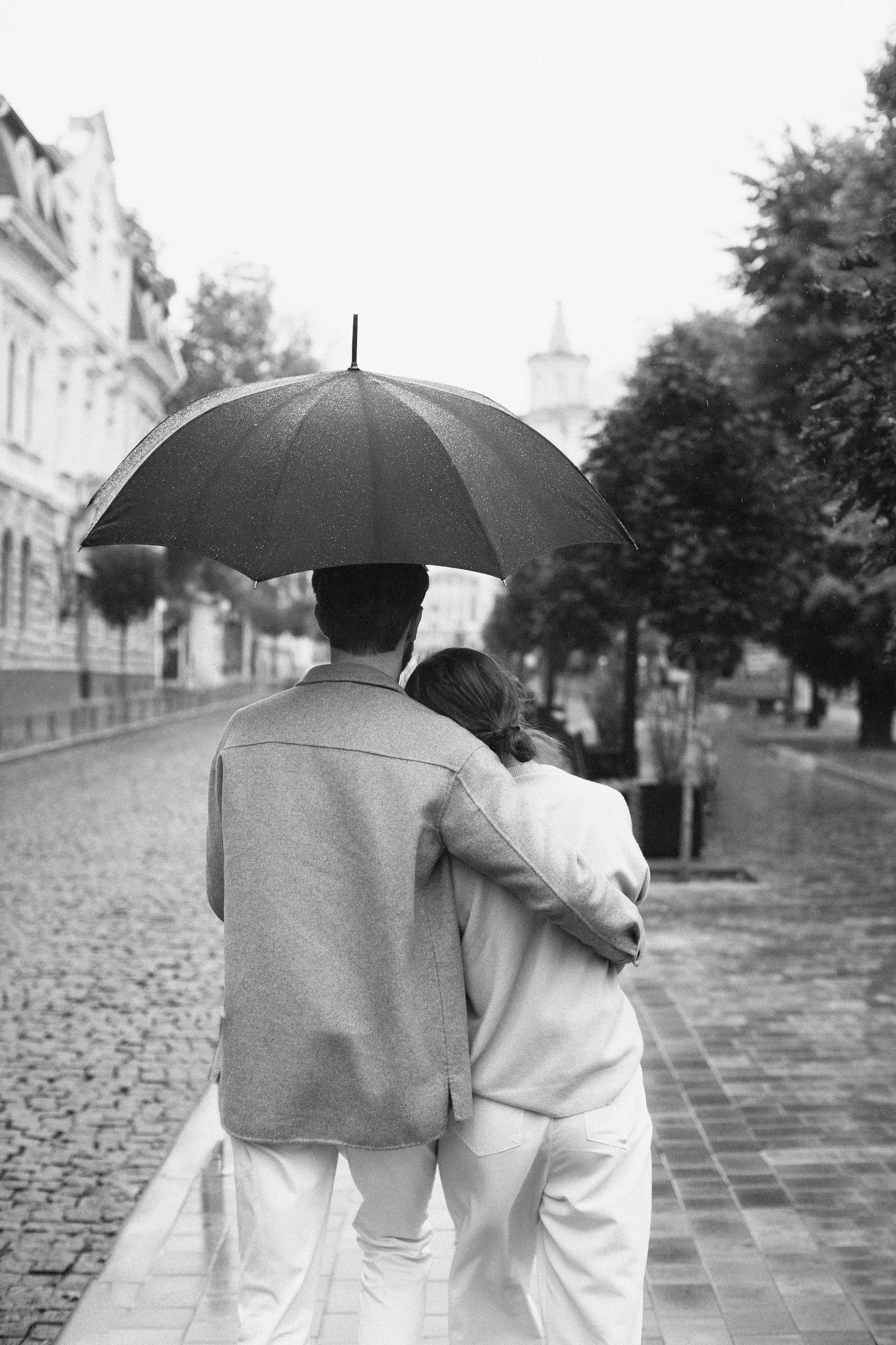 Liam & Emma: romantic rainy day photo session. Alice Bell — Wedding photographer in New York
