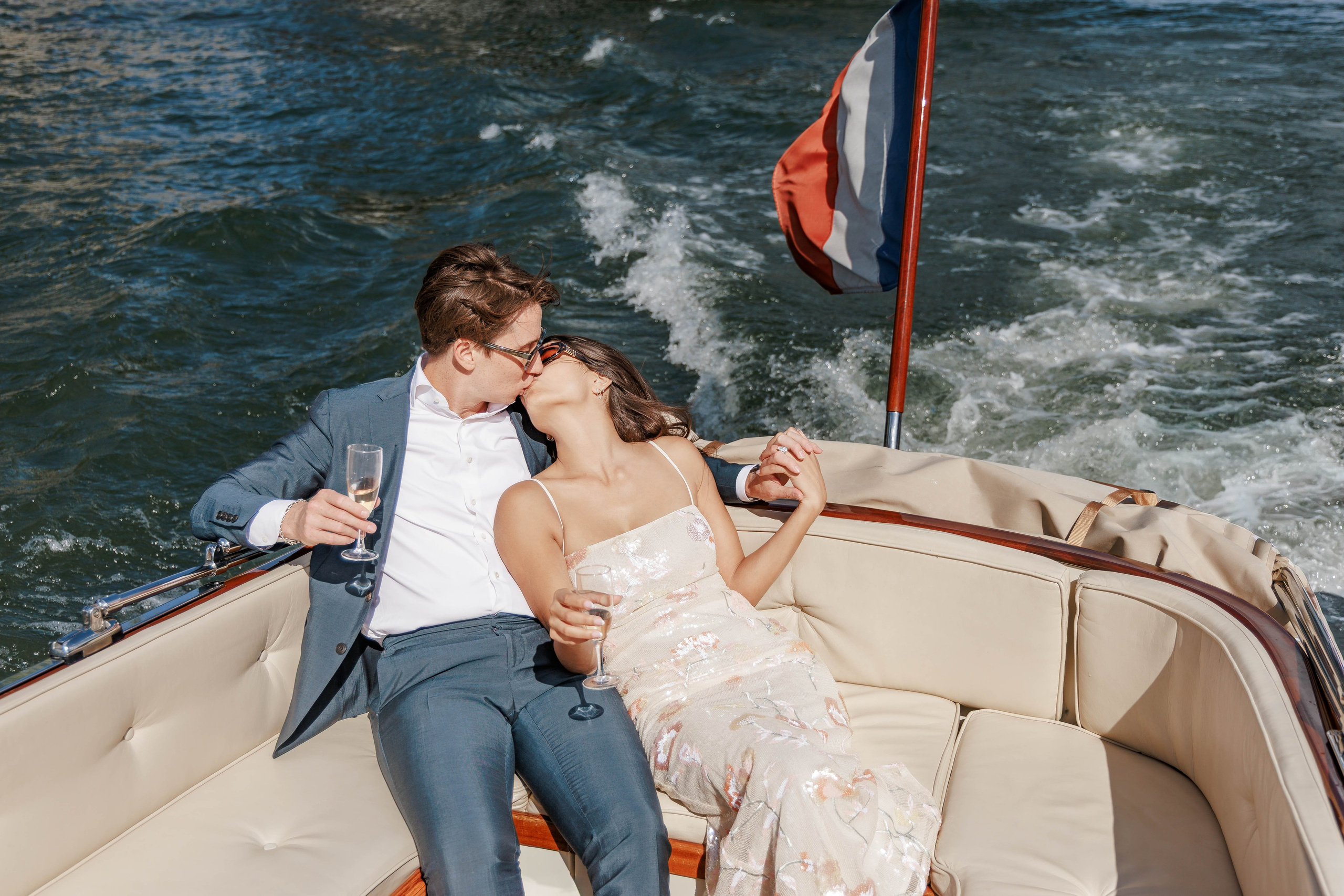 A Luxury Surprise Proposal on a Boat in Paris: Photo, Video & Champagne. Photographe à Paris