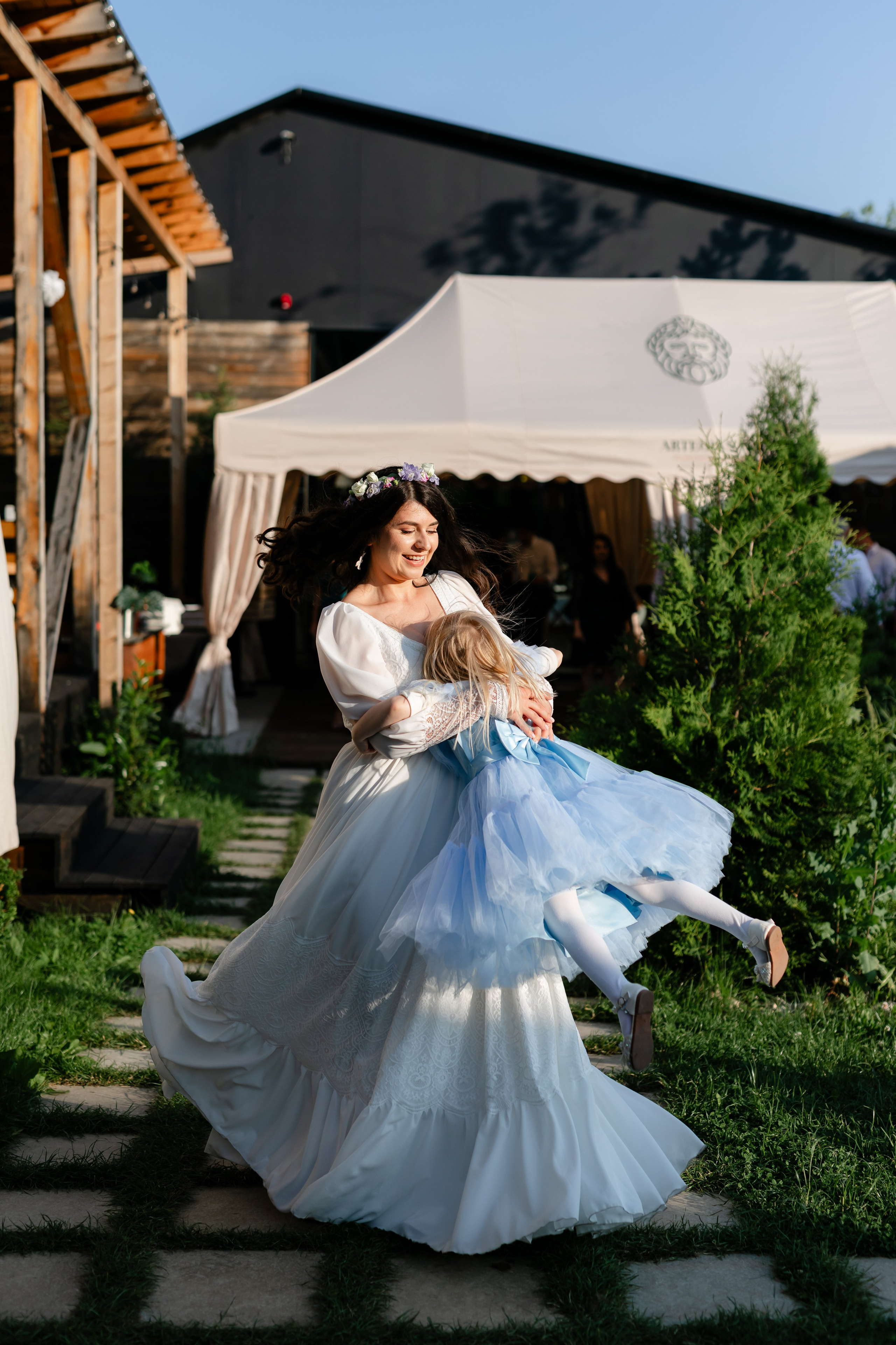 Flori & Cosmin. Main