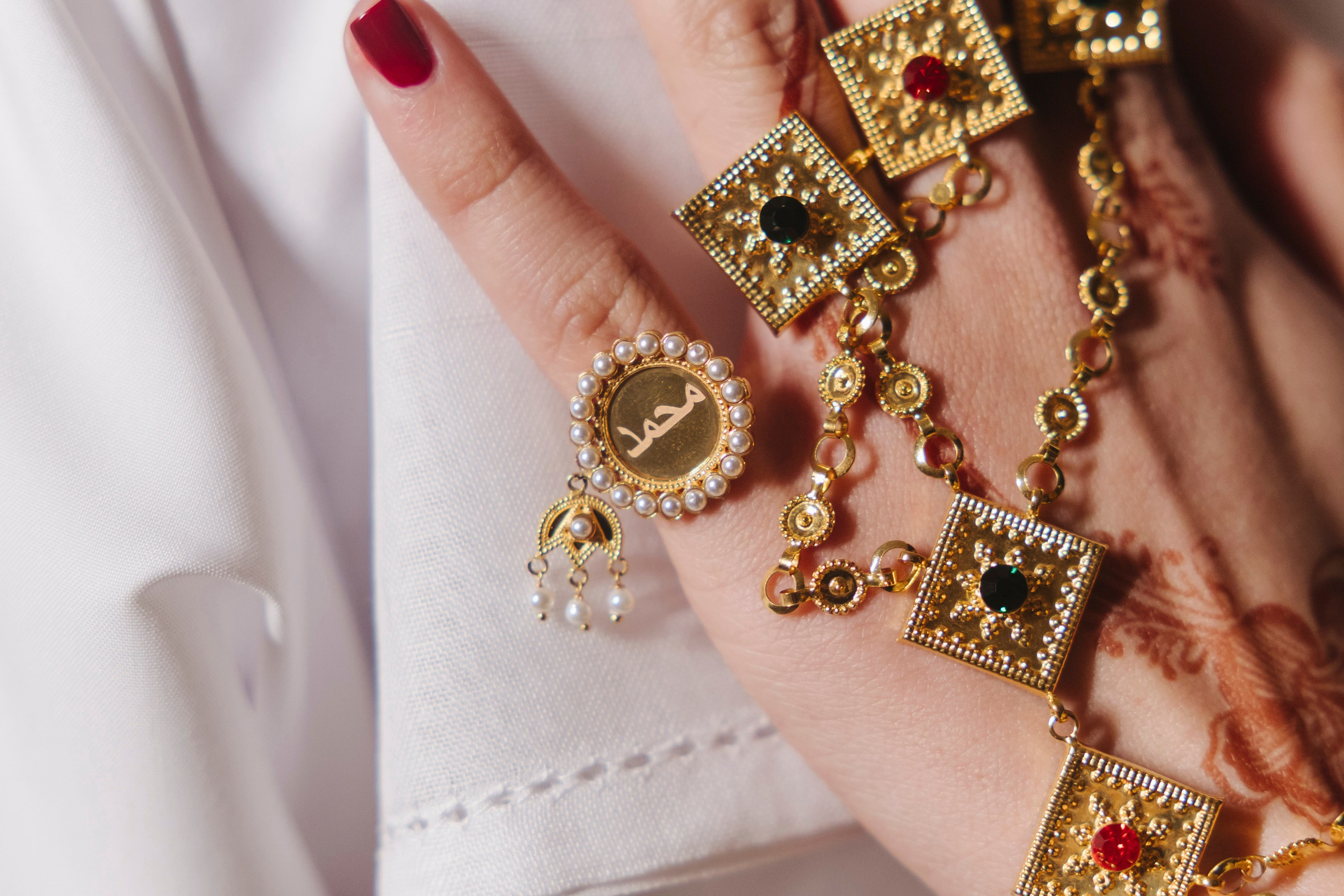 Meera Henna. Wedding, Maternity & Family Photographer in Dubai, UAE & Worldwide